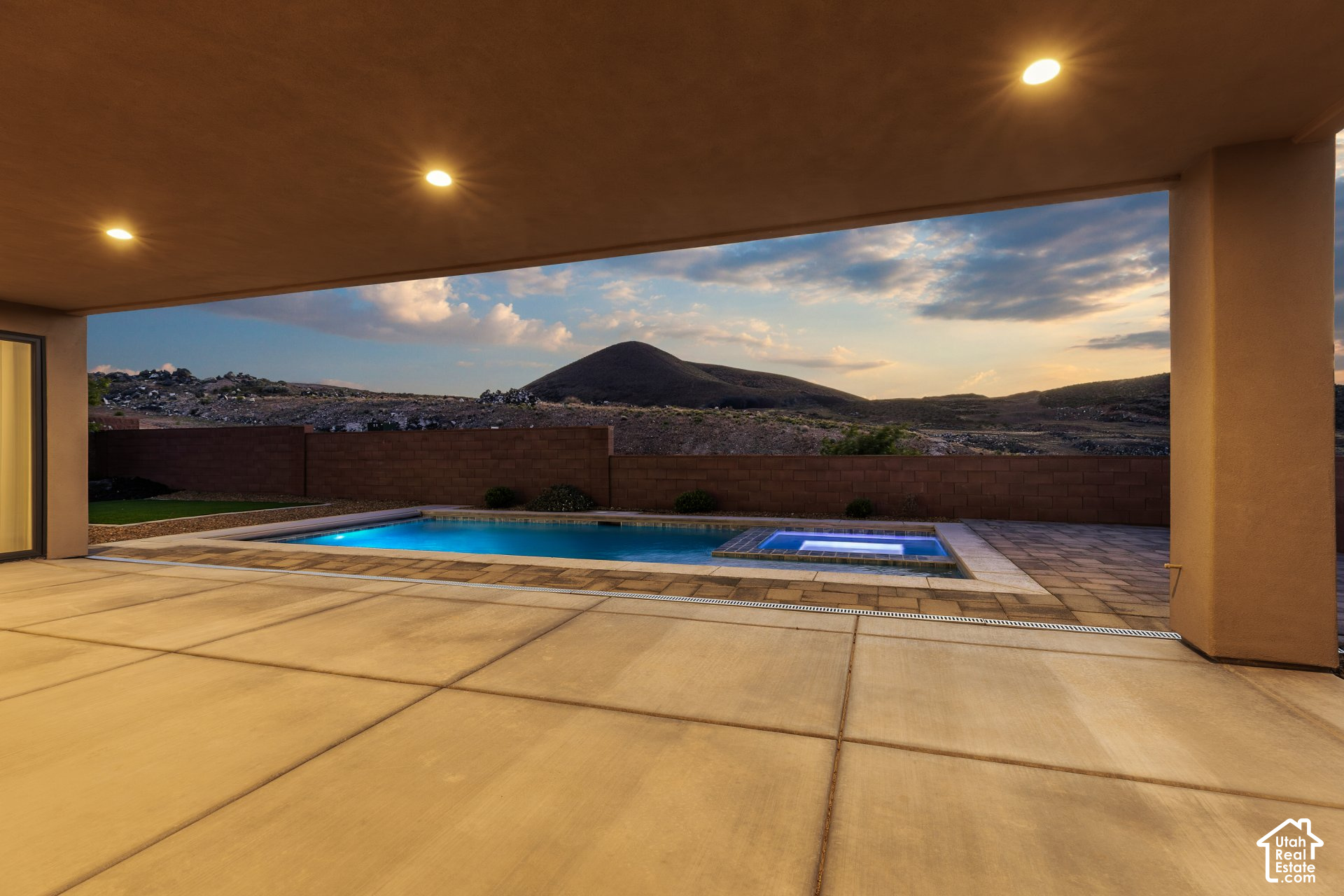 main property photo 14