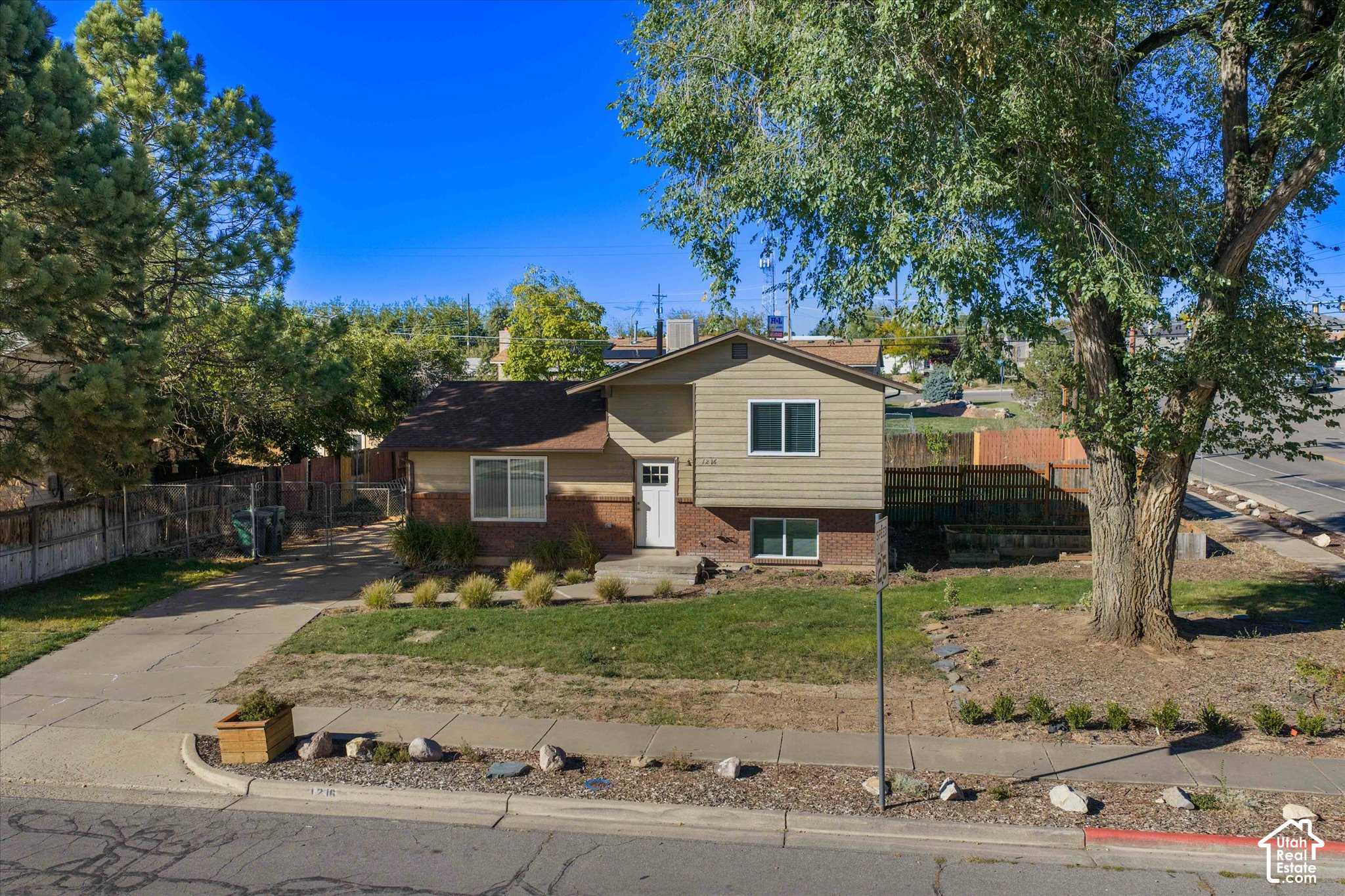 main property photo 30