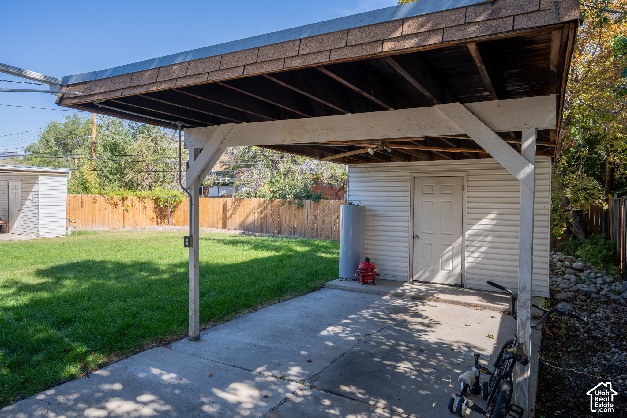 main property photo 12