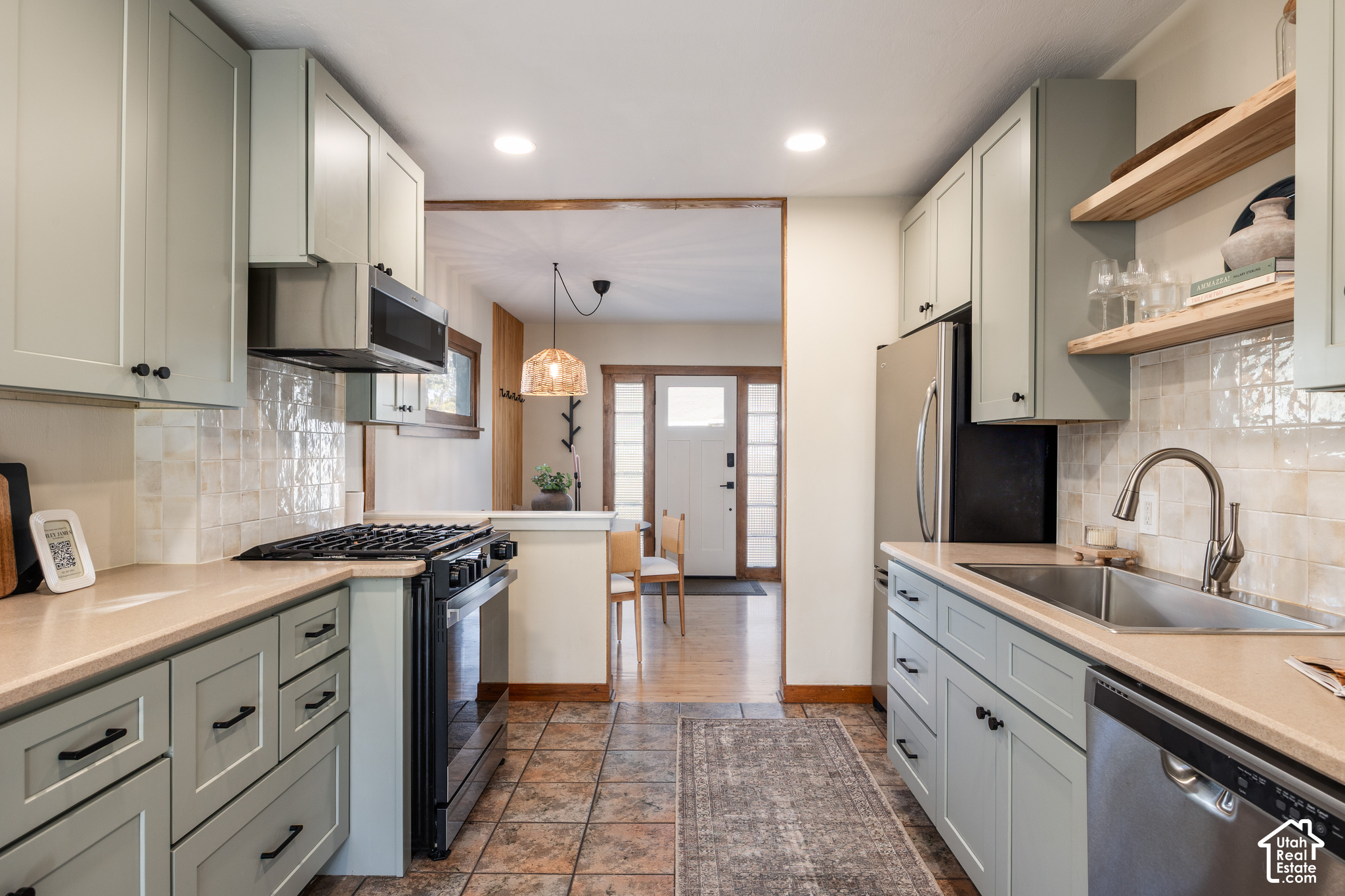 main property photo 9