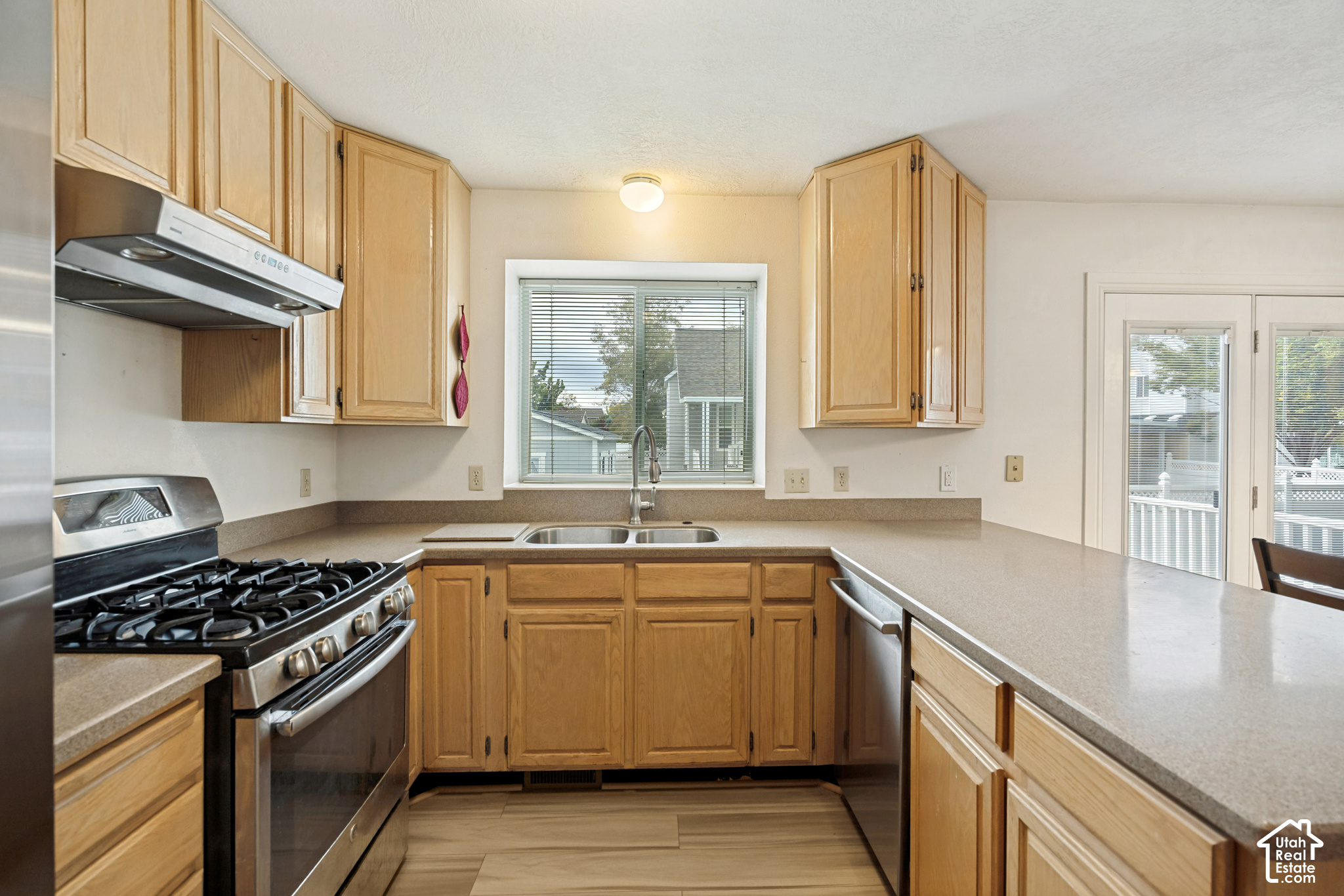 main property photo 6