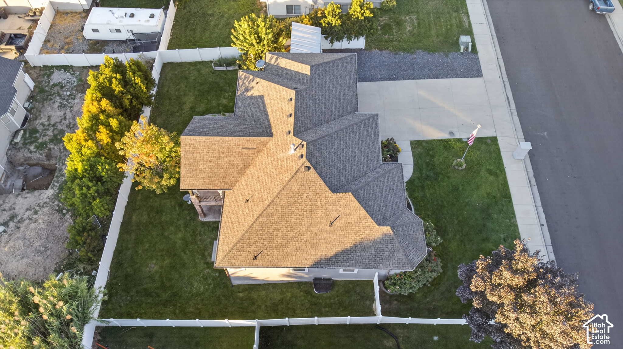 main property photo 37