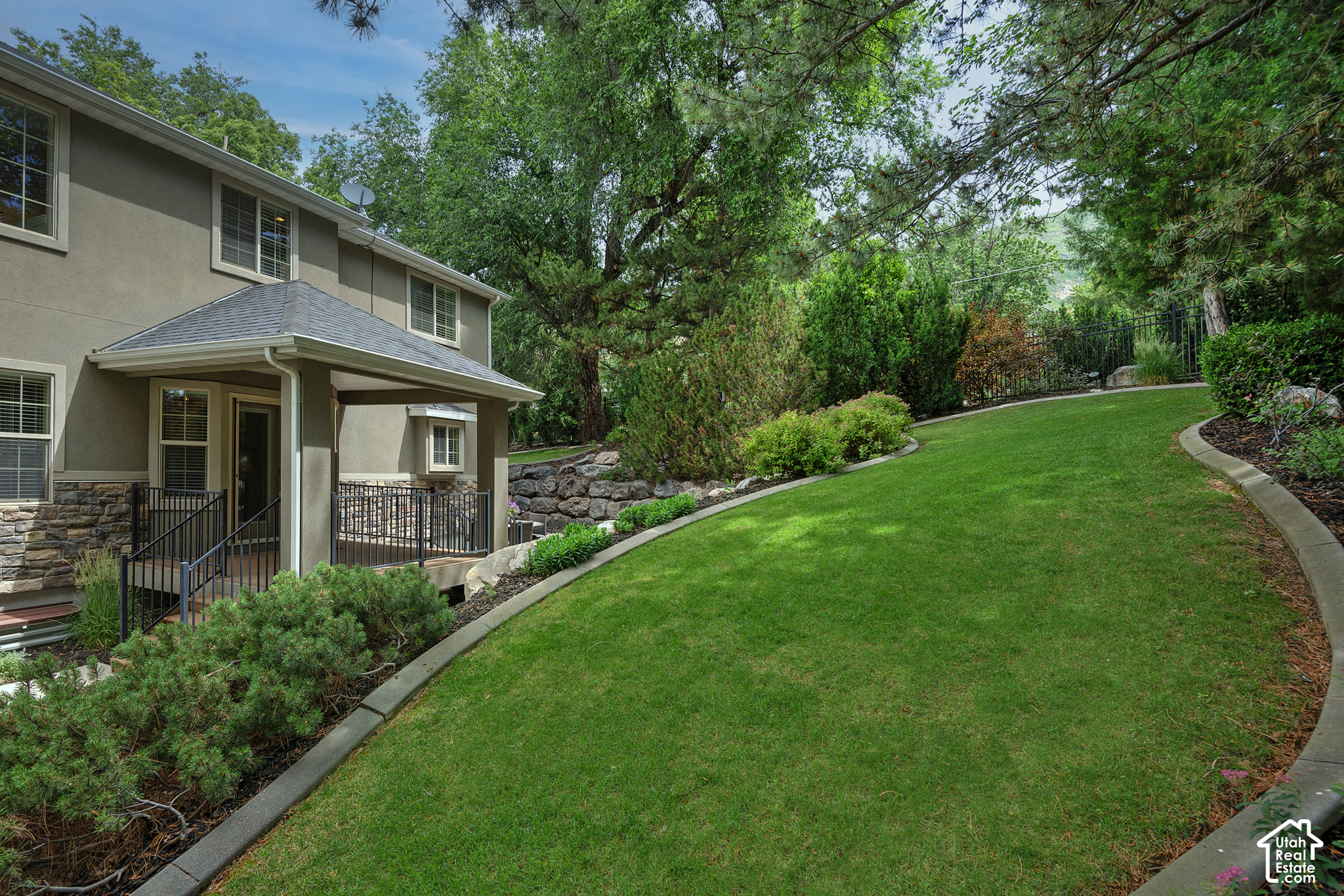 main property photo 40