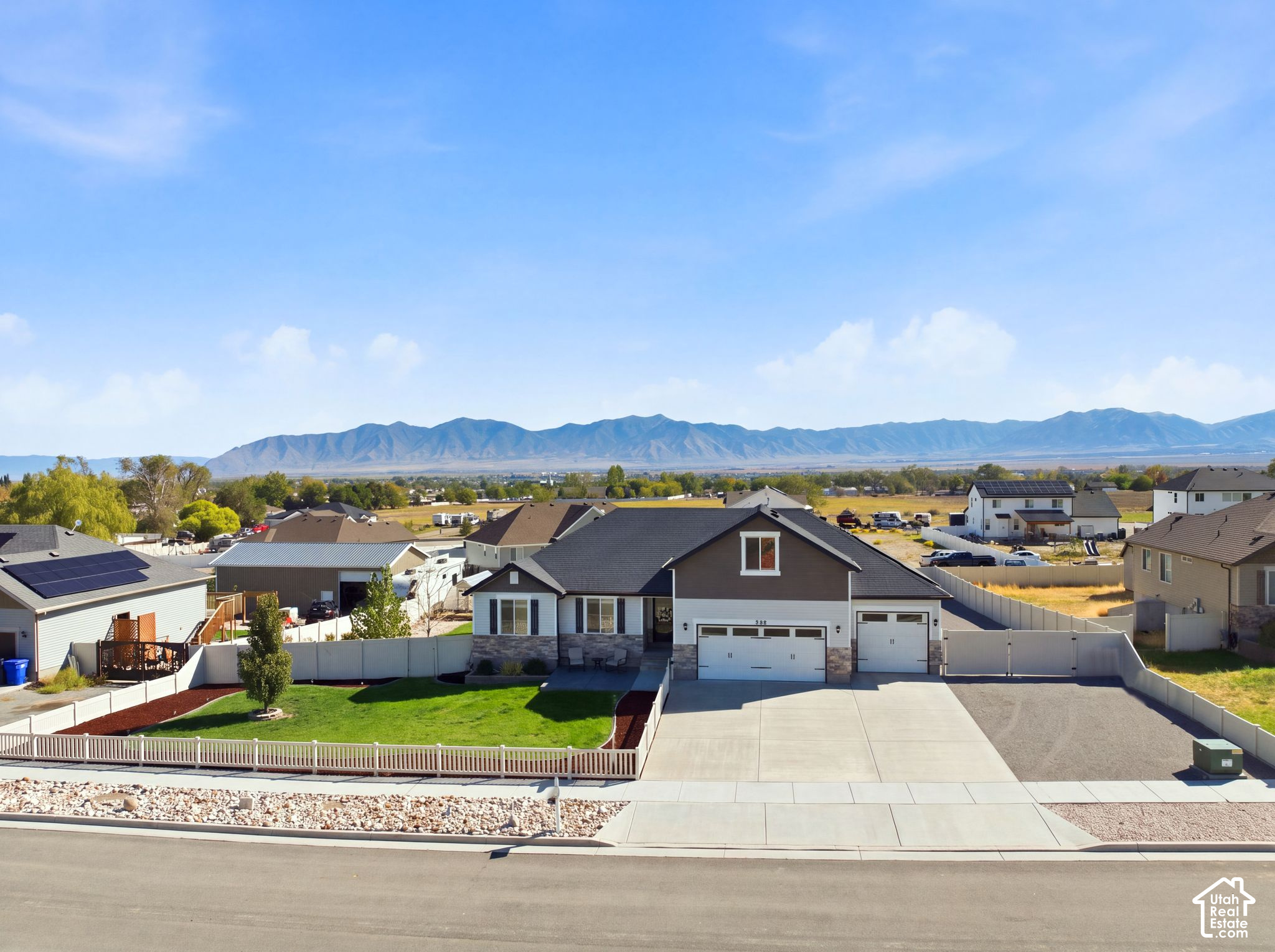 main property photo 32