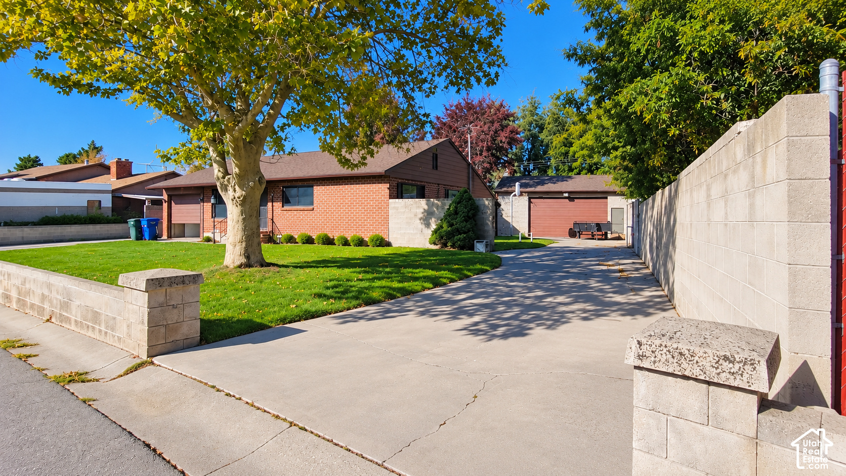 main property photo 16