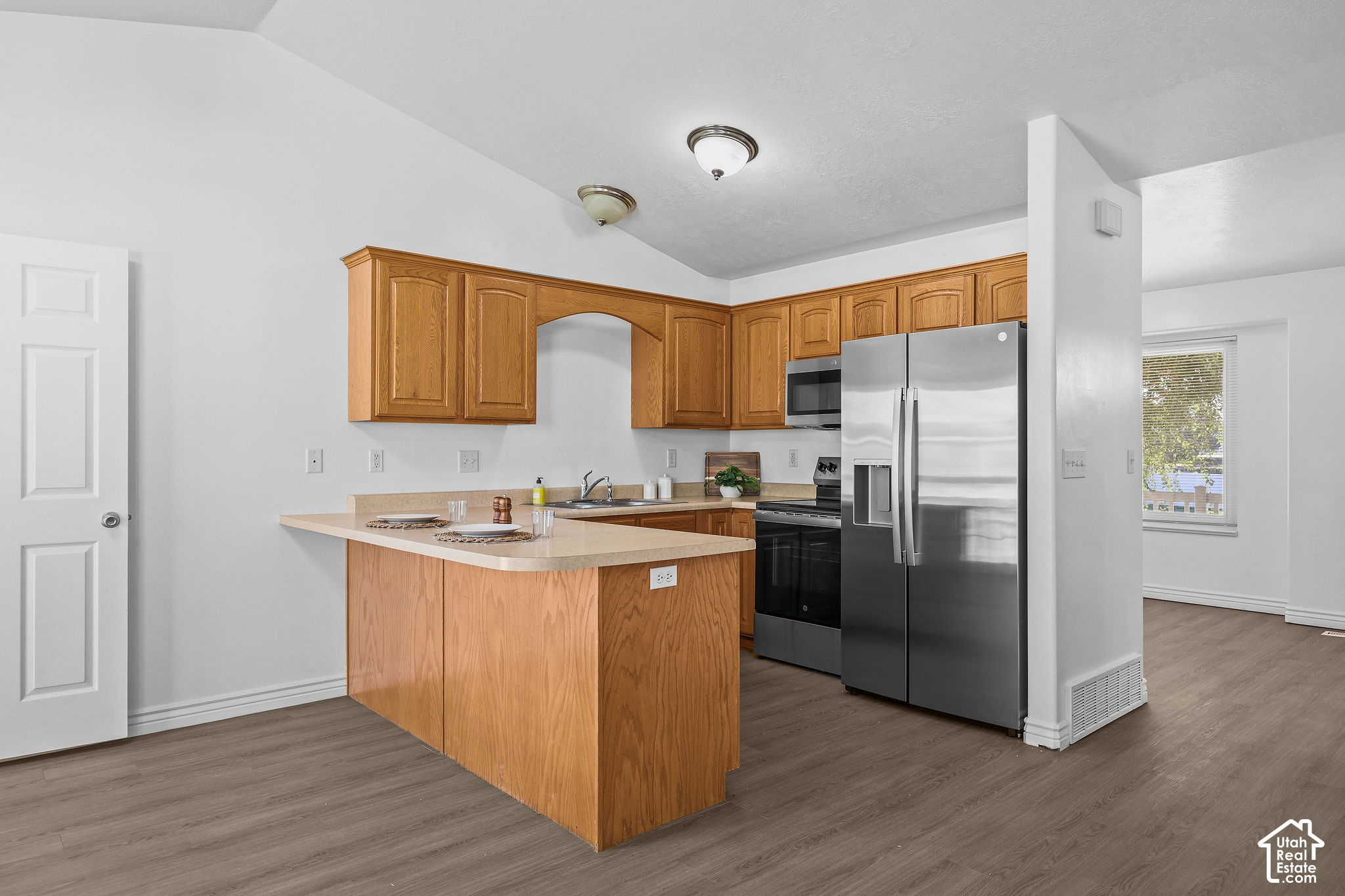 main property photo 9