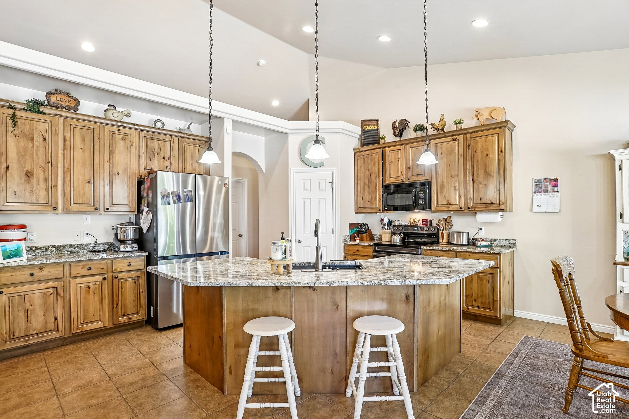 main property photo 11