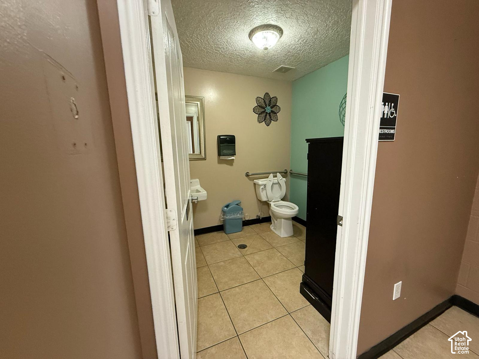 main property photo 17
