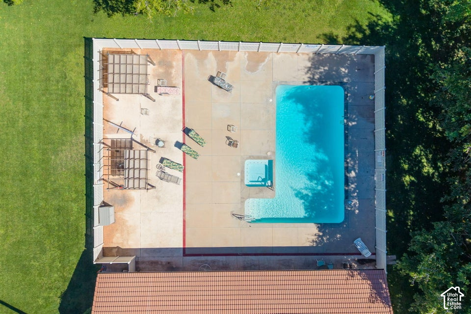 main property photo 28