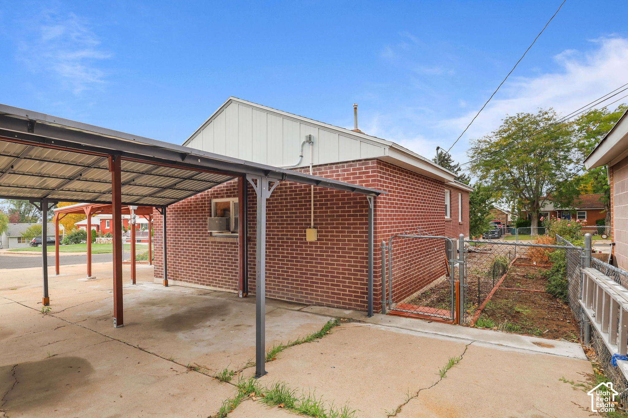 main property photo 25