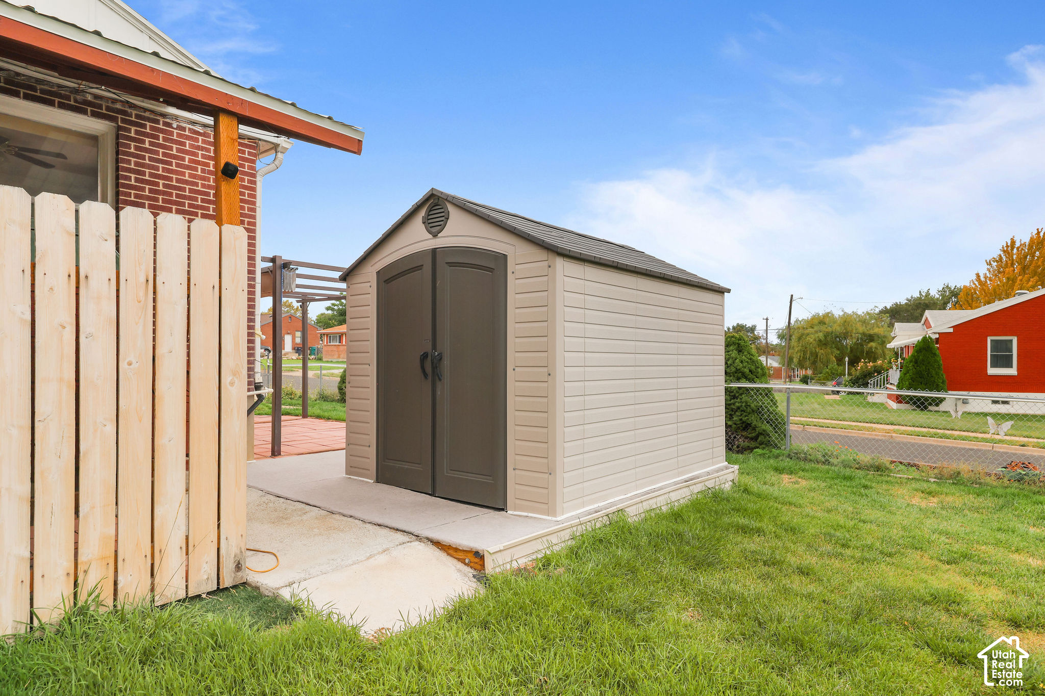 main property photo 30