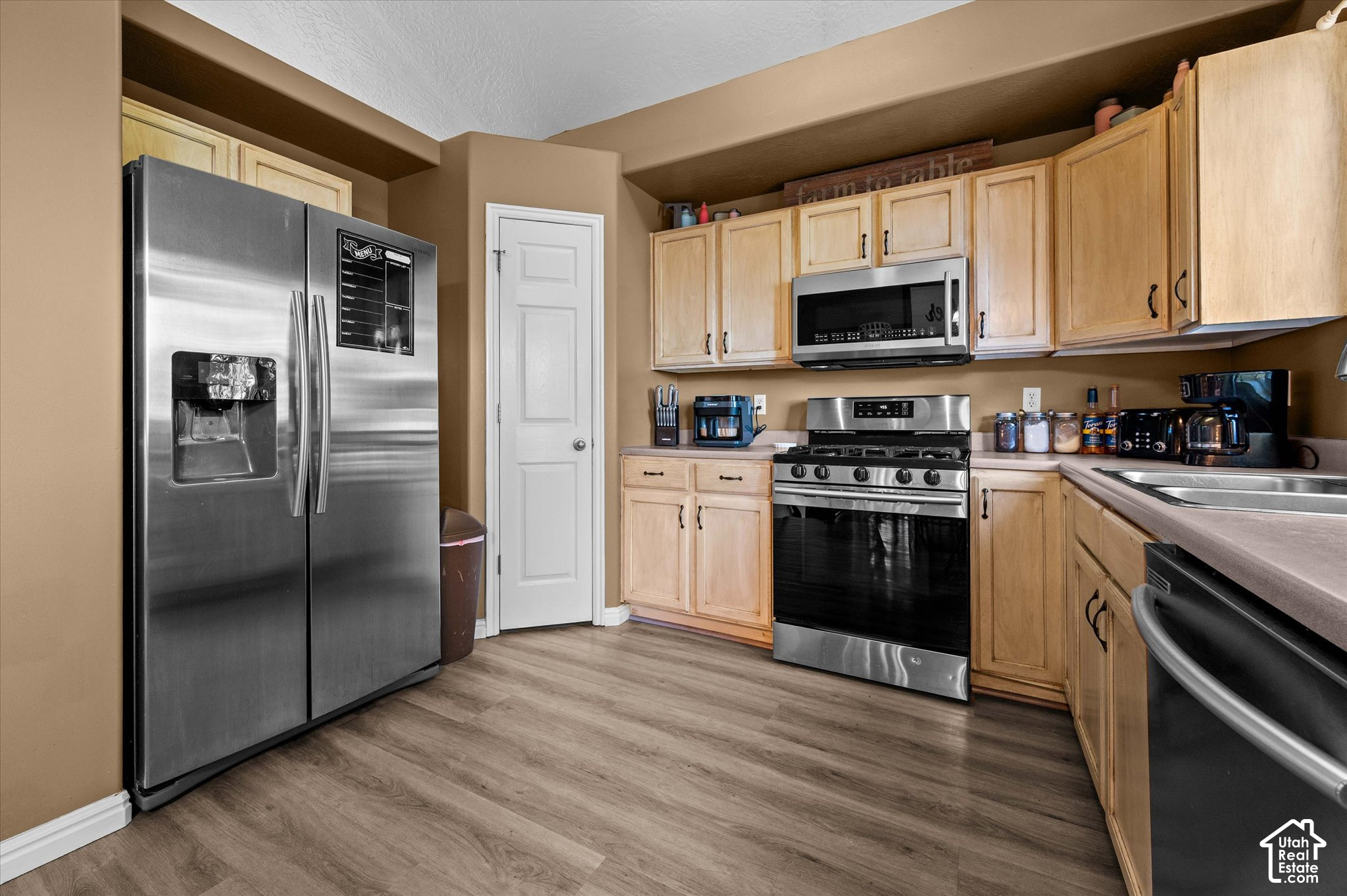 main property photo 9