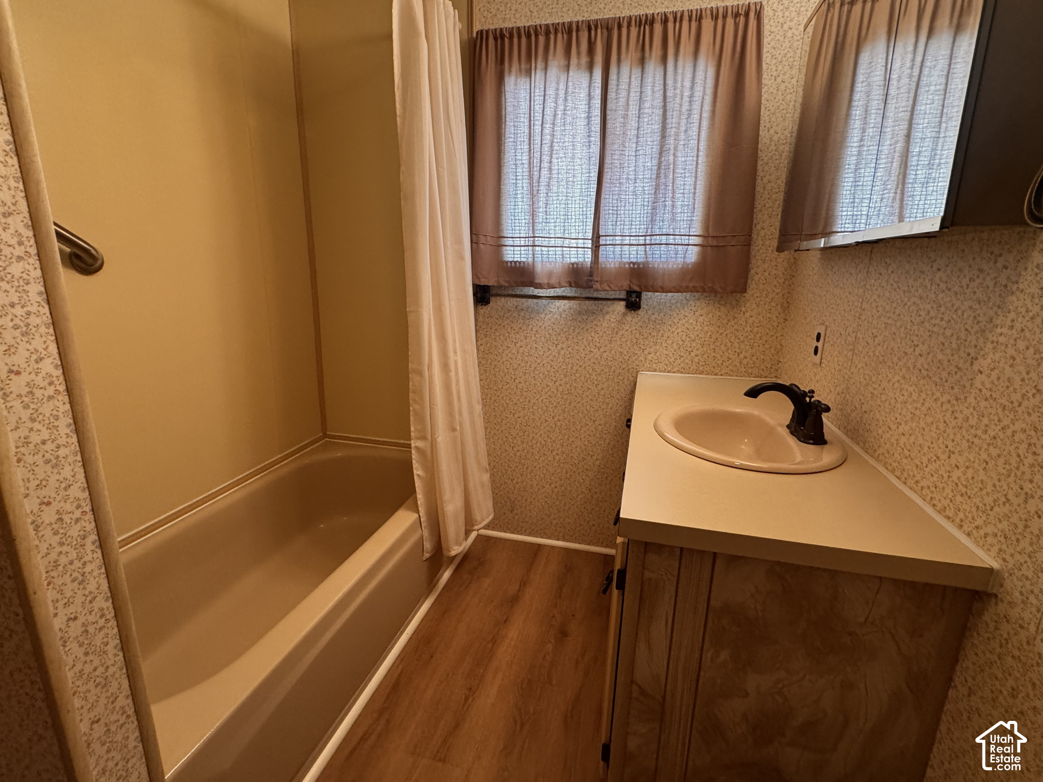 main property photo 30