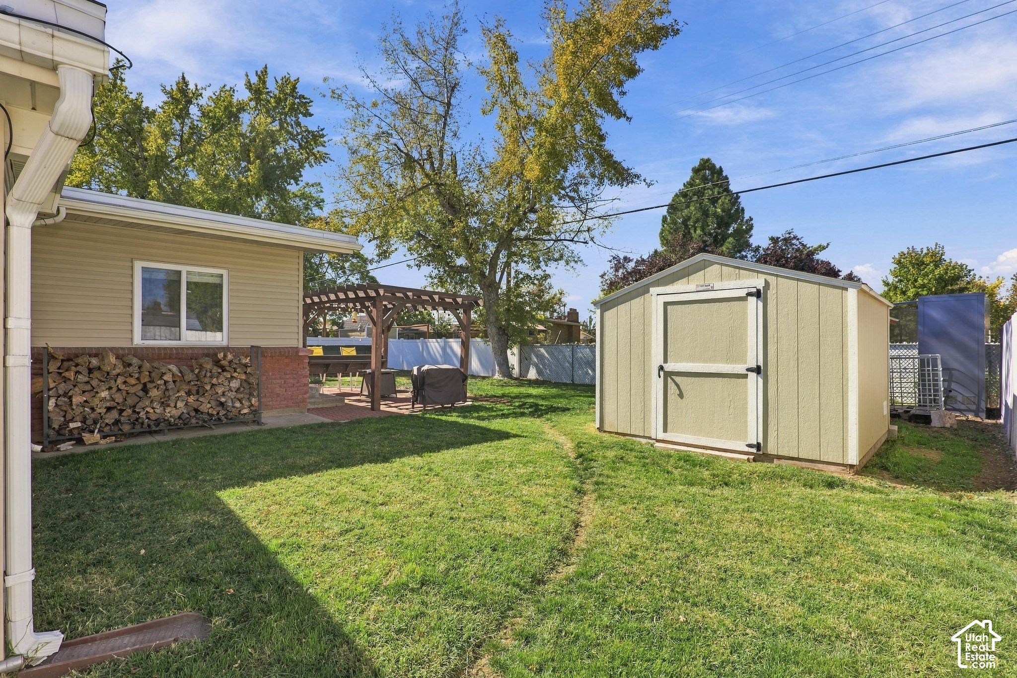 main property photo 28
