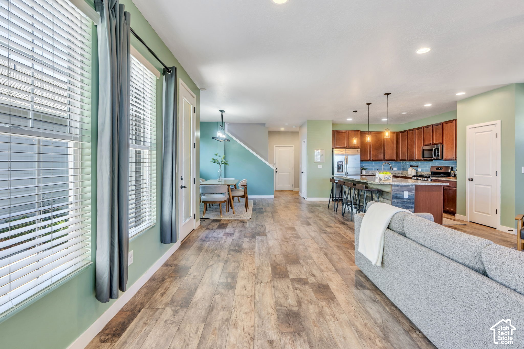 main property photo 6