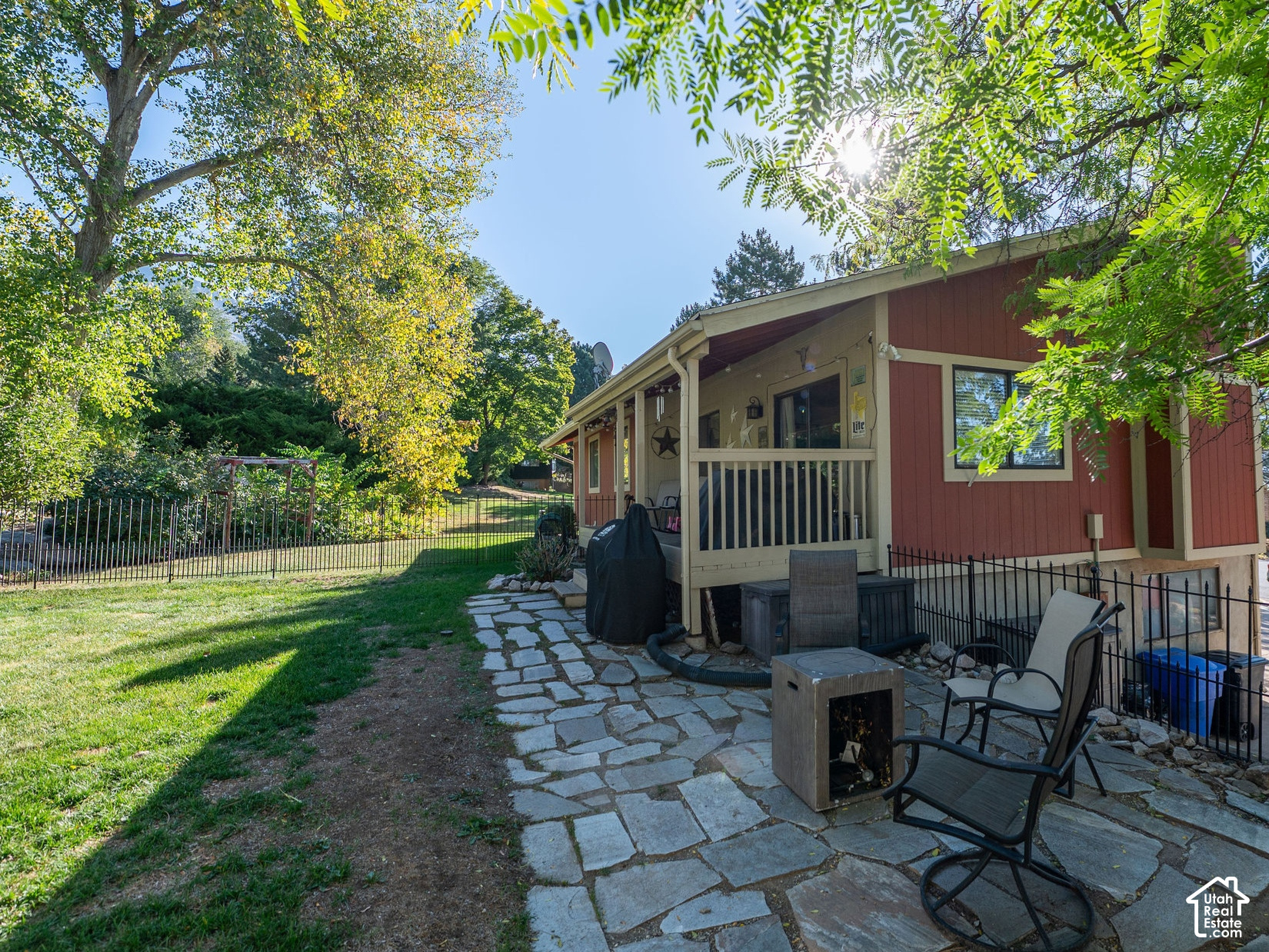 main property photo 33