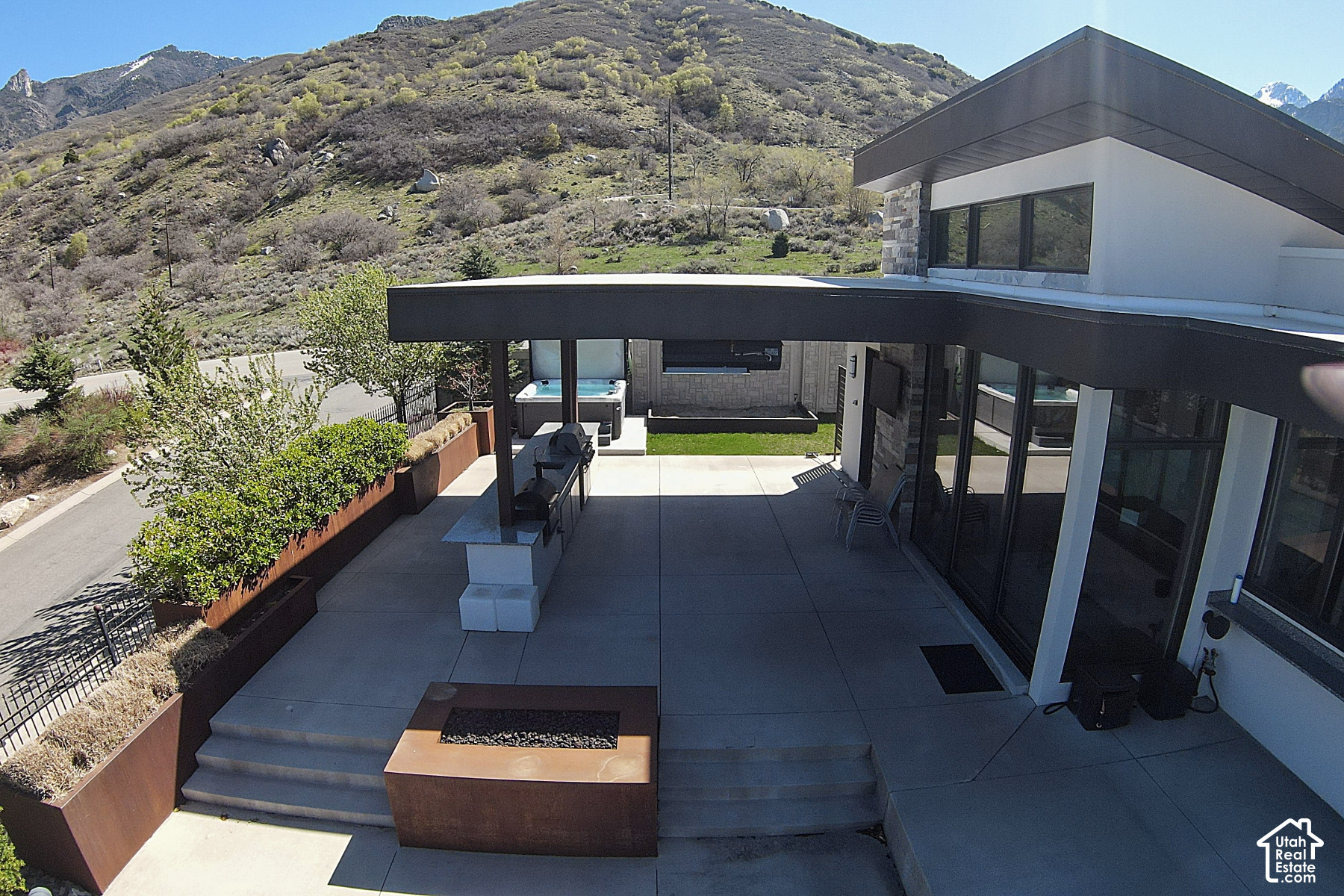 main property photo 16