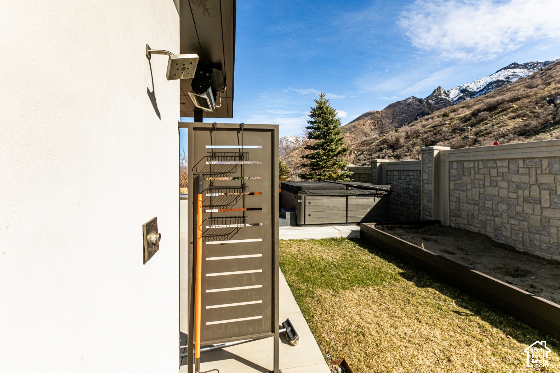main property photo 20