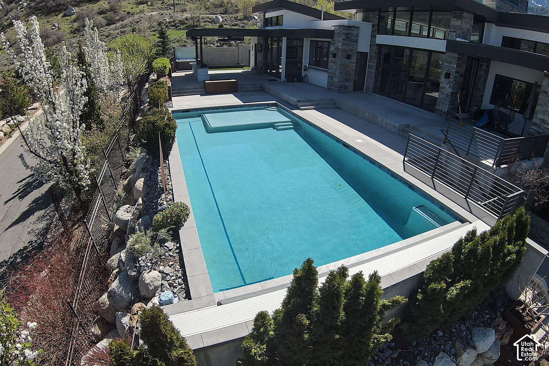 main property photo 50