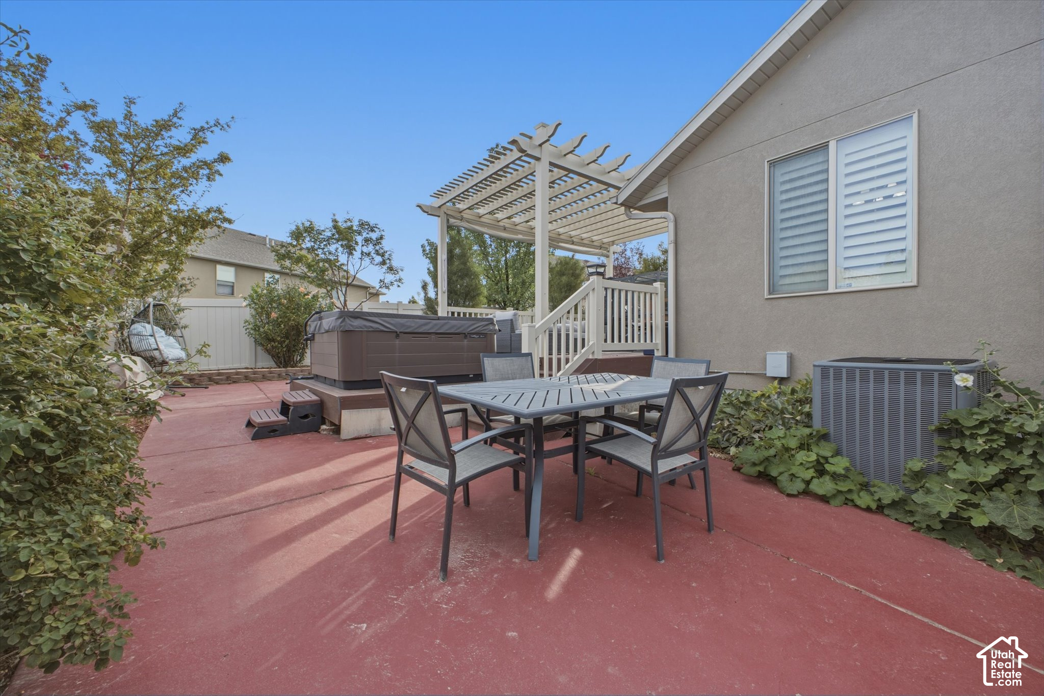 main property photo 30