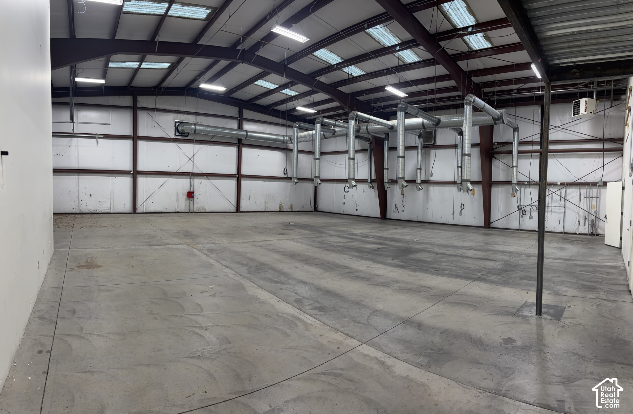 main property photo 26