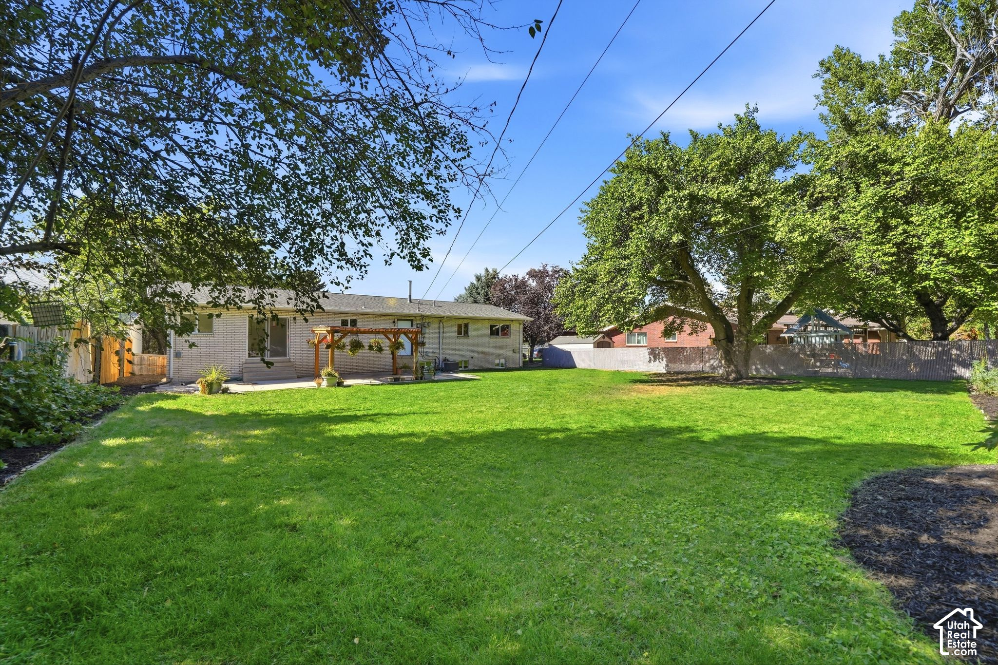 main property photo 28