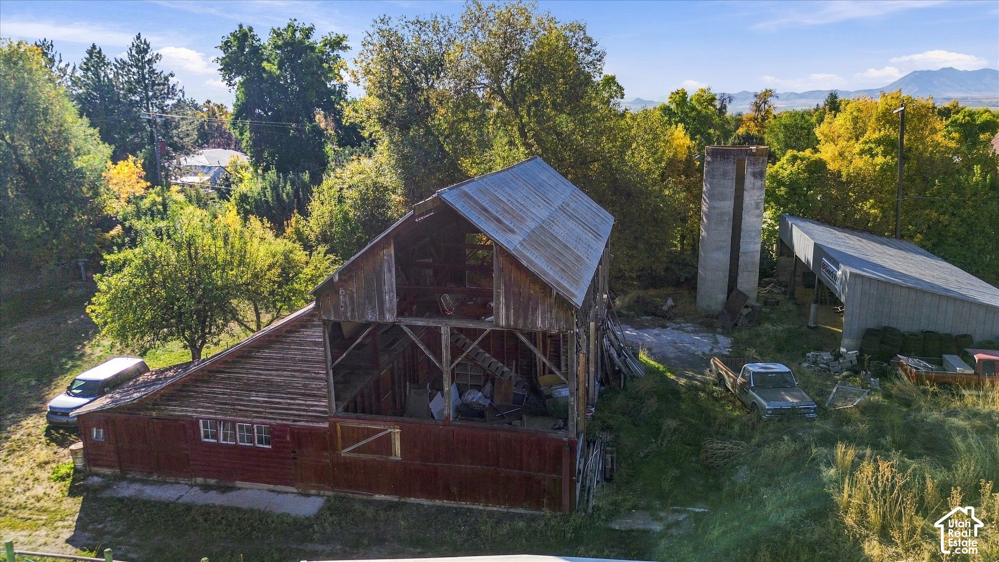main property photo 28
