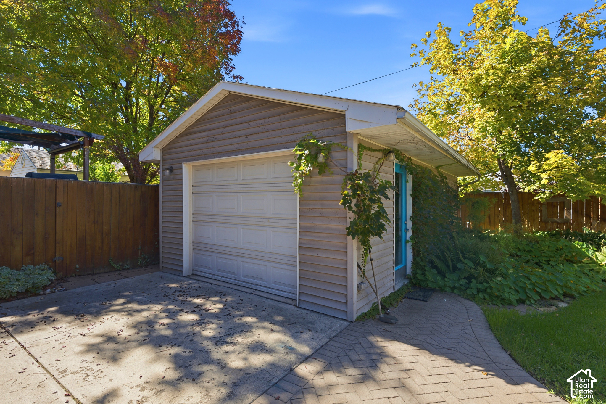 main property photo 31