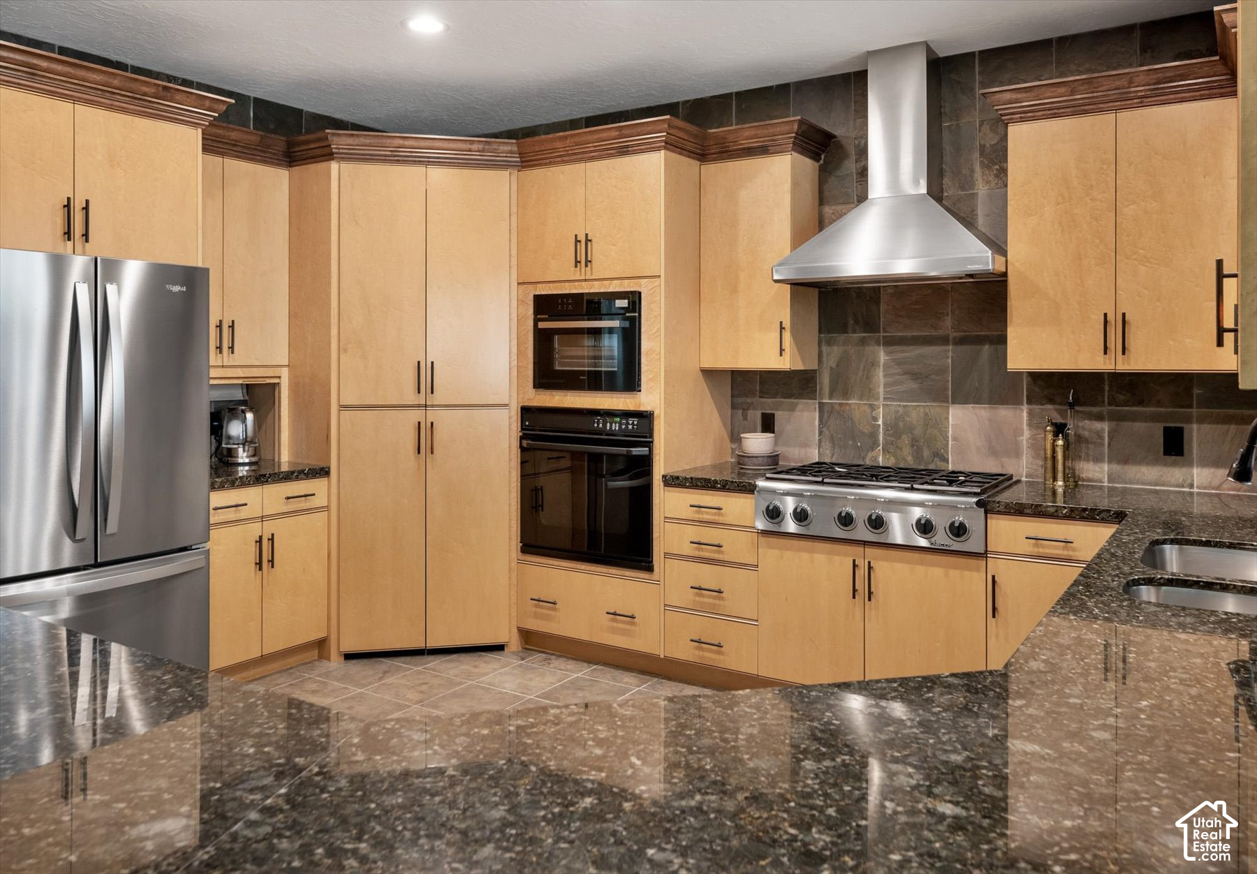 main property photo 10