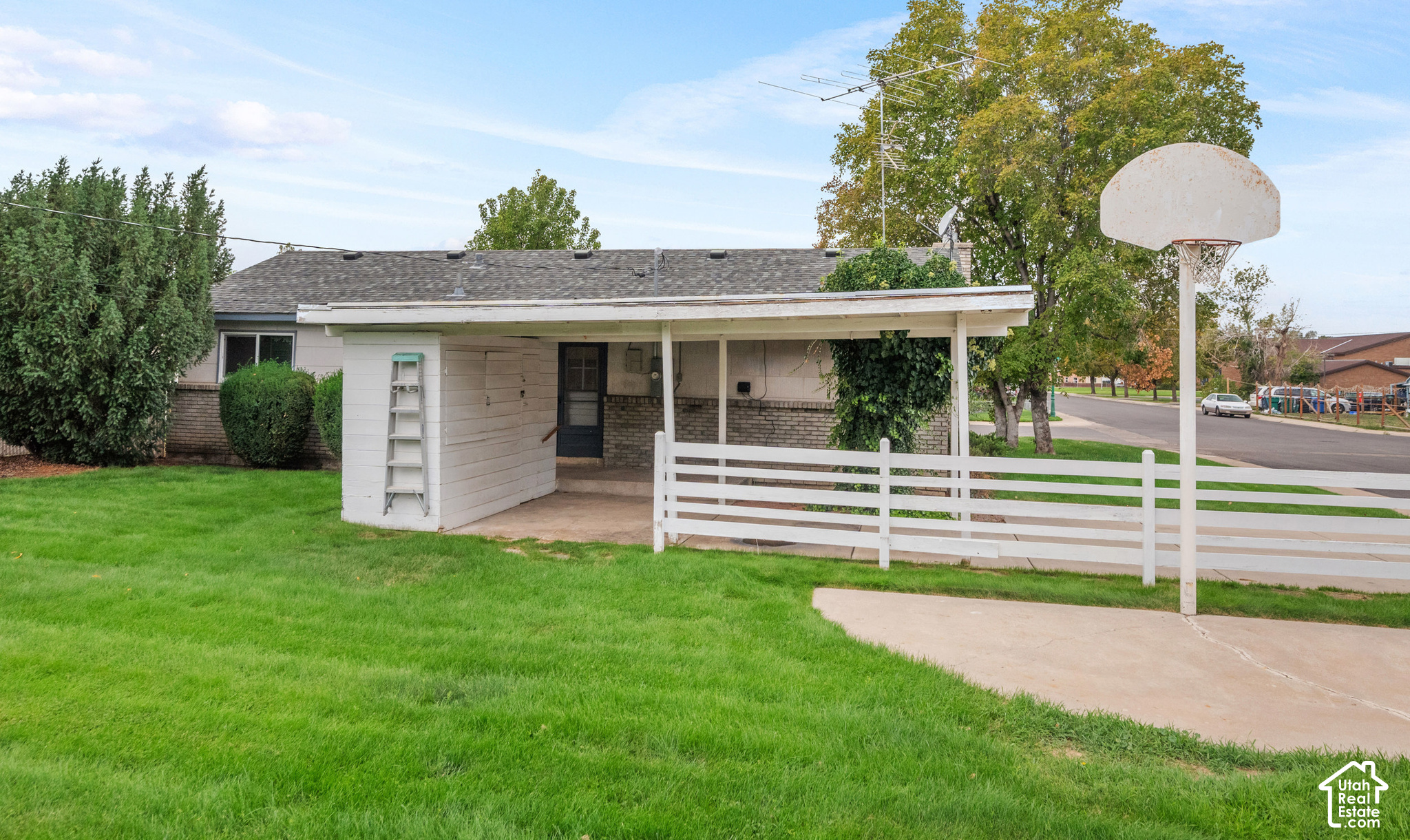 main property photo 23