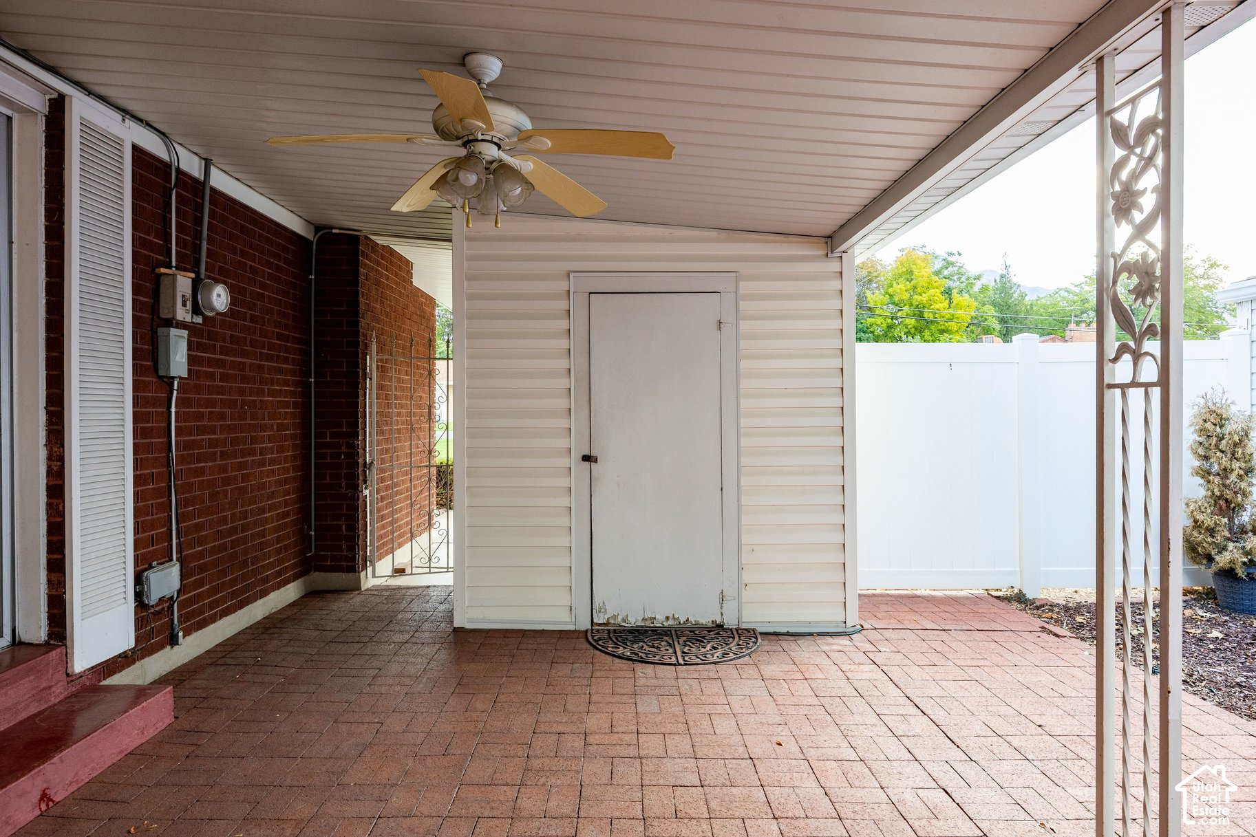 main property photo 28