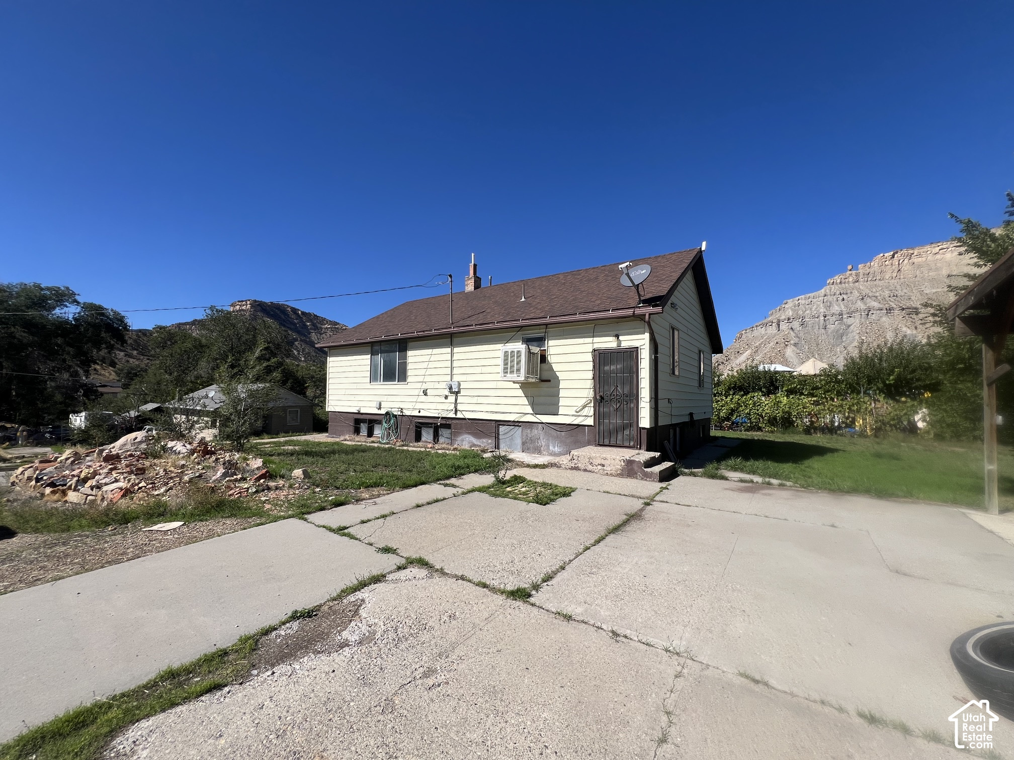 main property photo 25