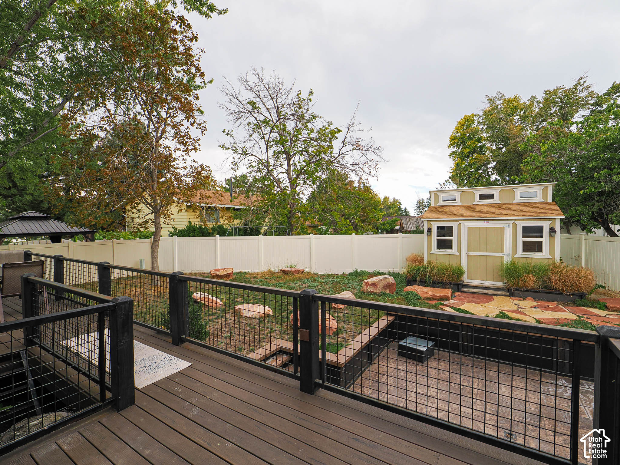 main property photo 40