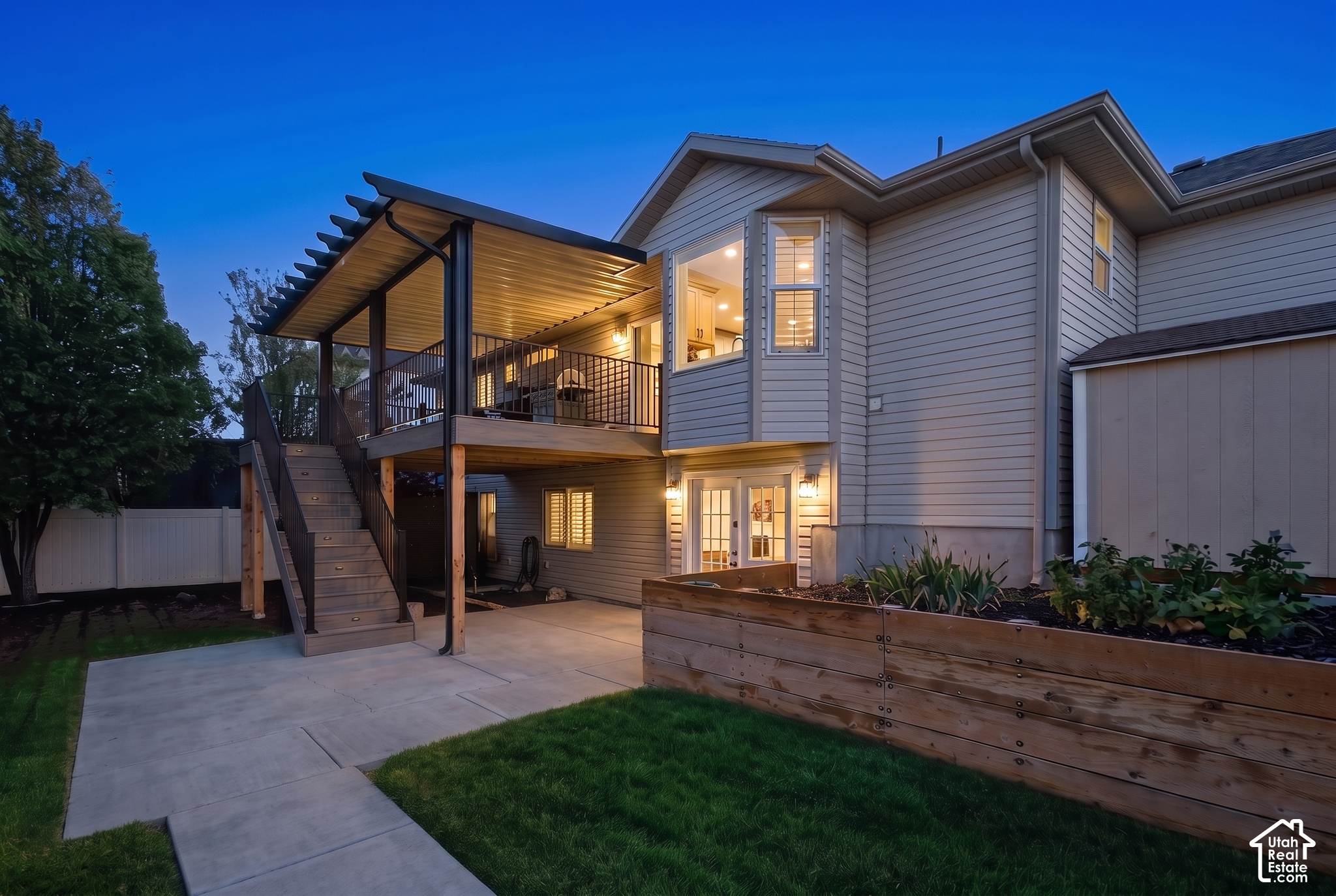 main property photo 28
