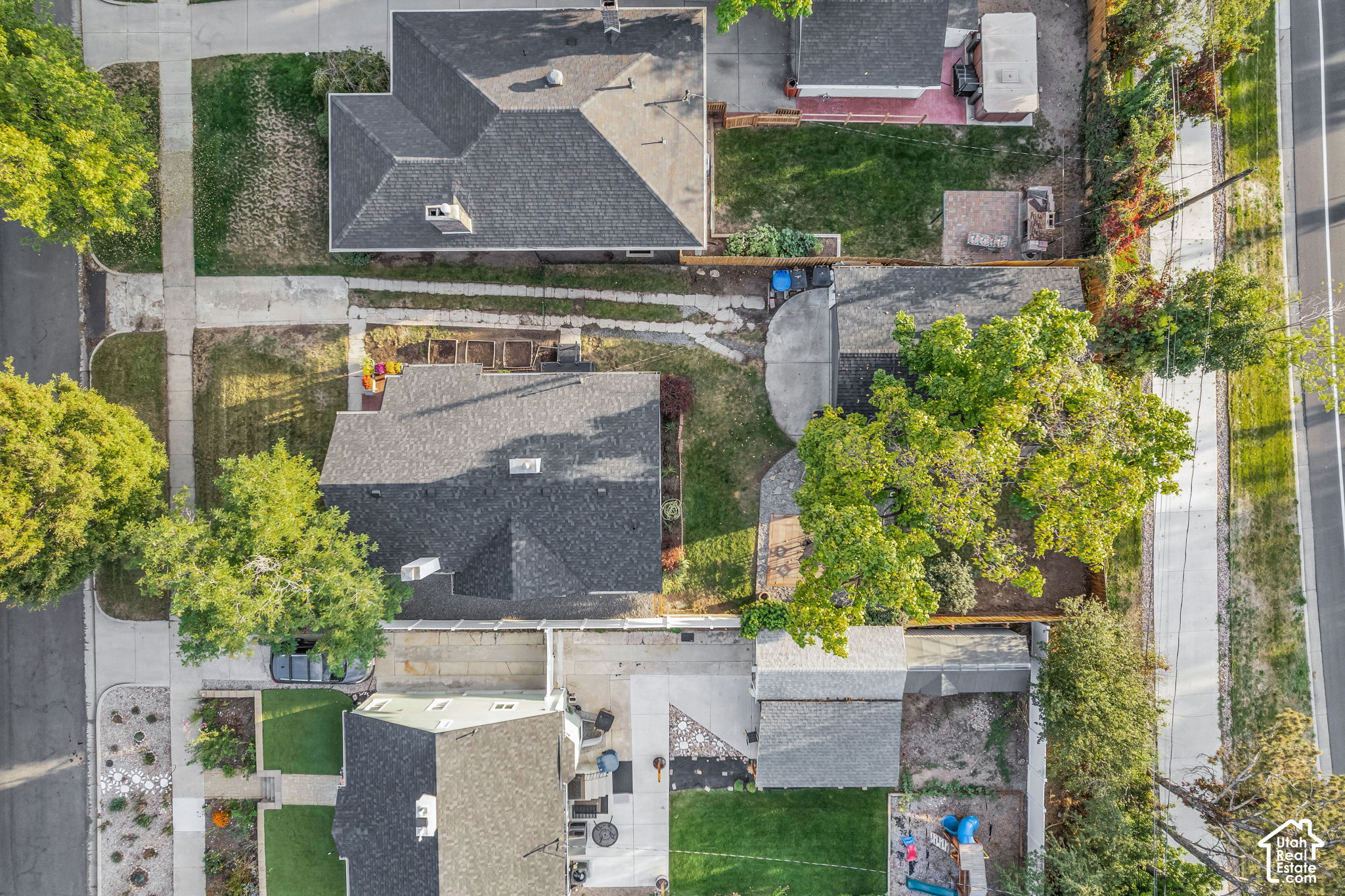 main property photo 40