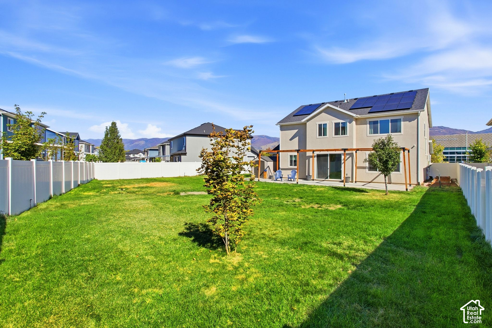 main property photo 28