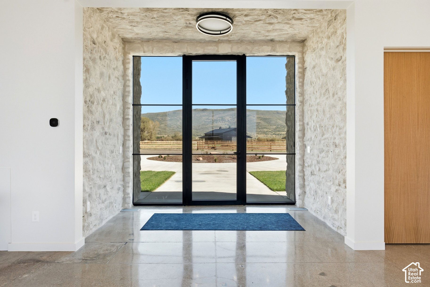 main property photo 13