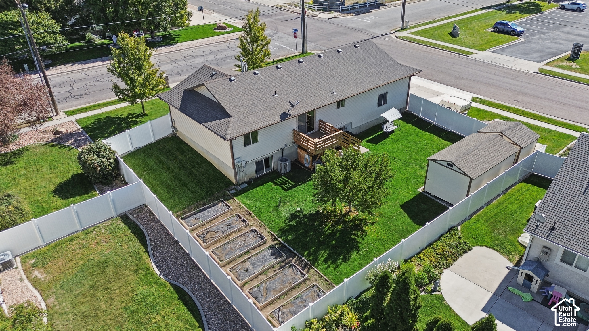 main property photo 40