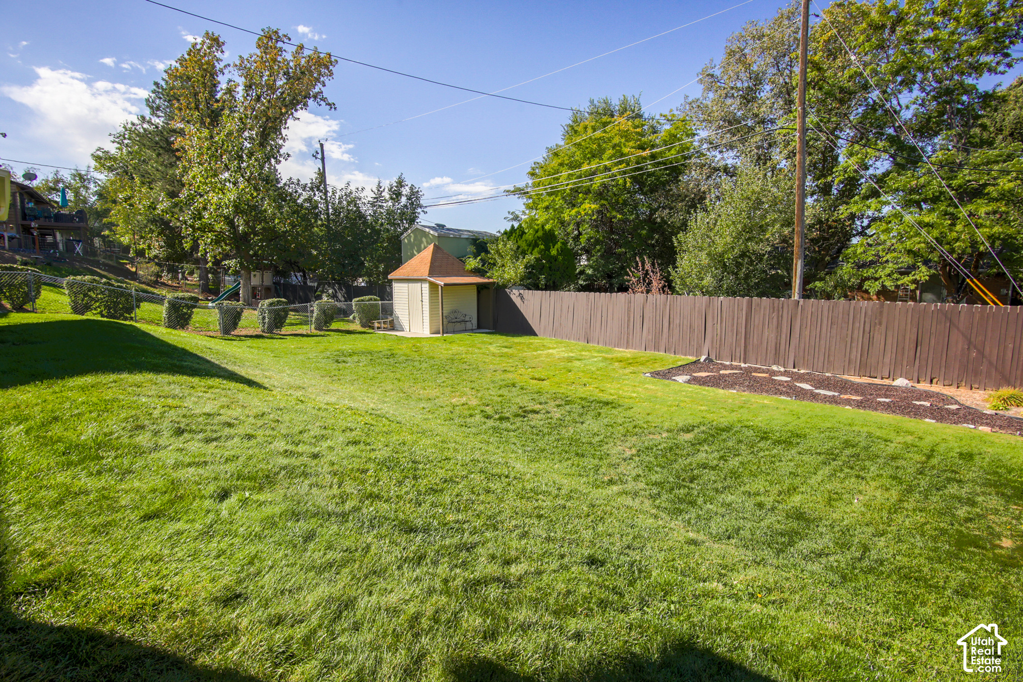 main property photo 28