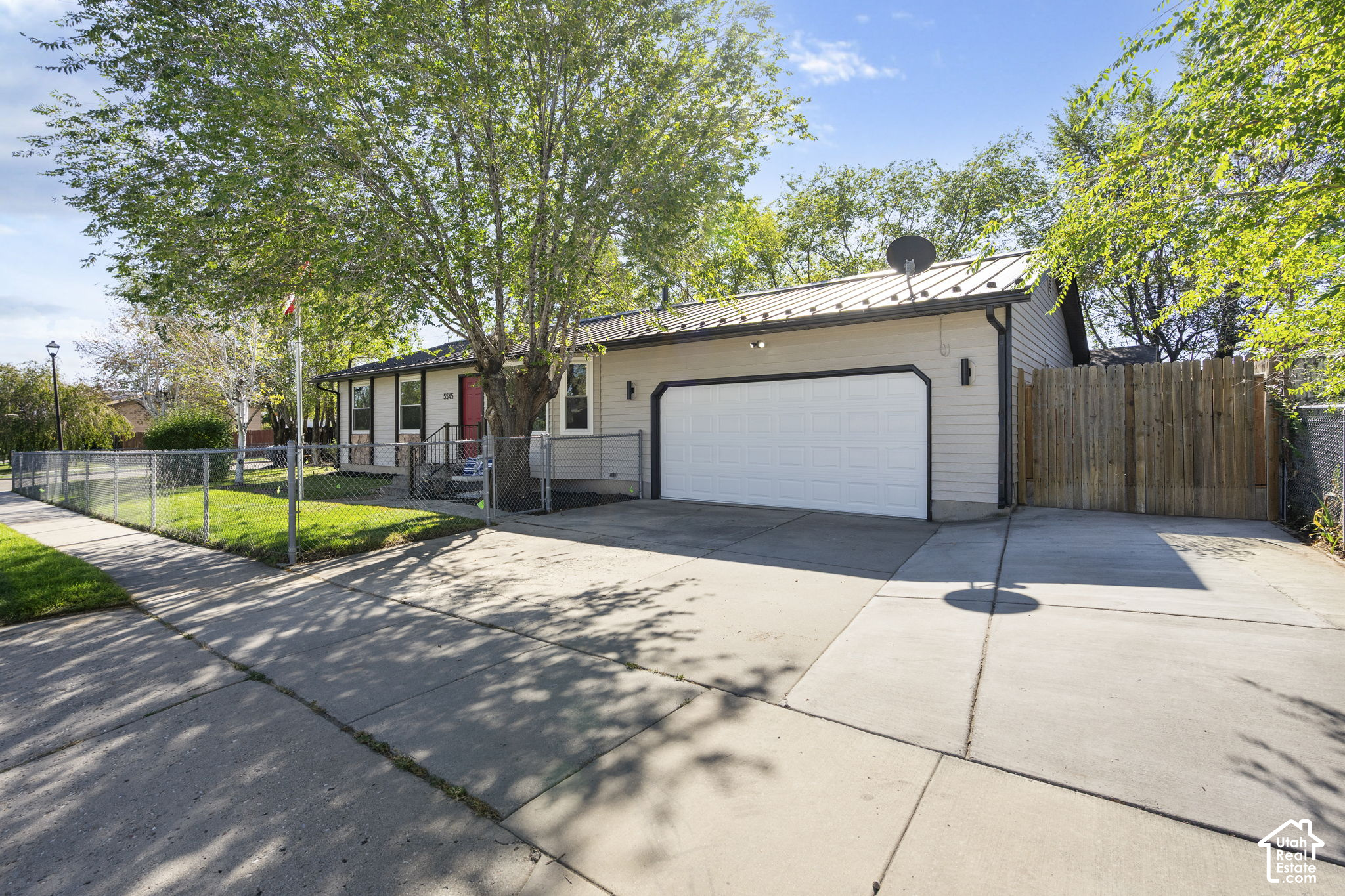 main property photo 23