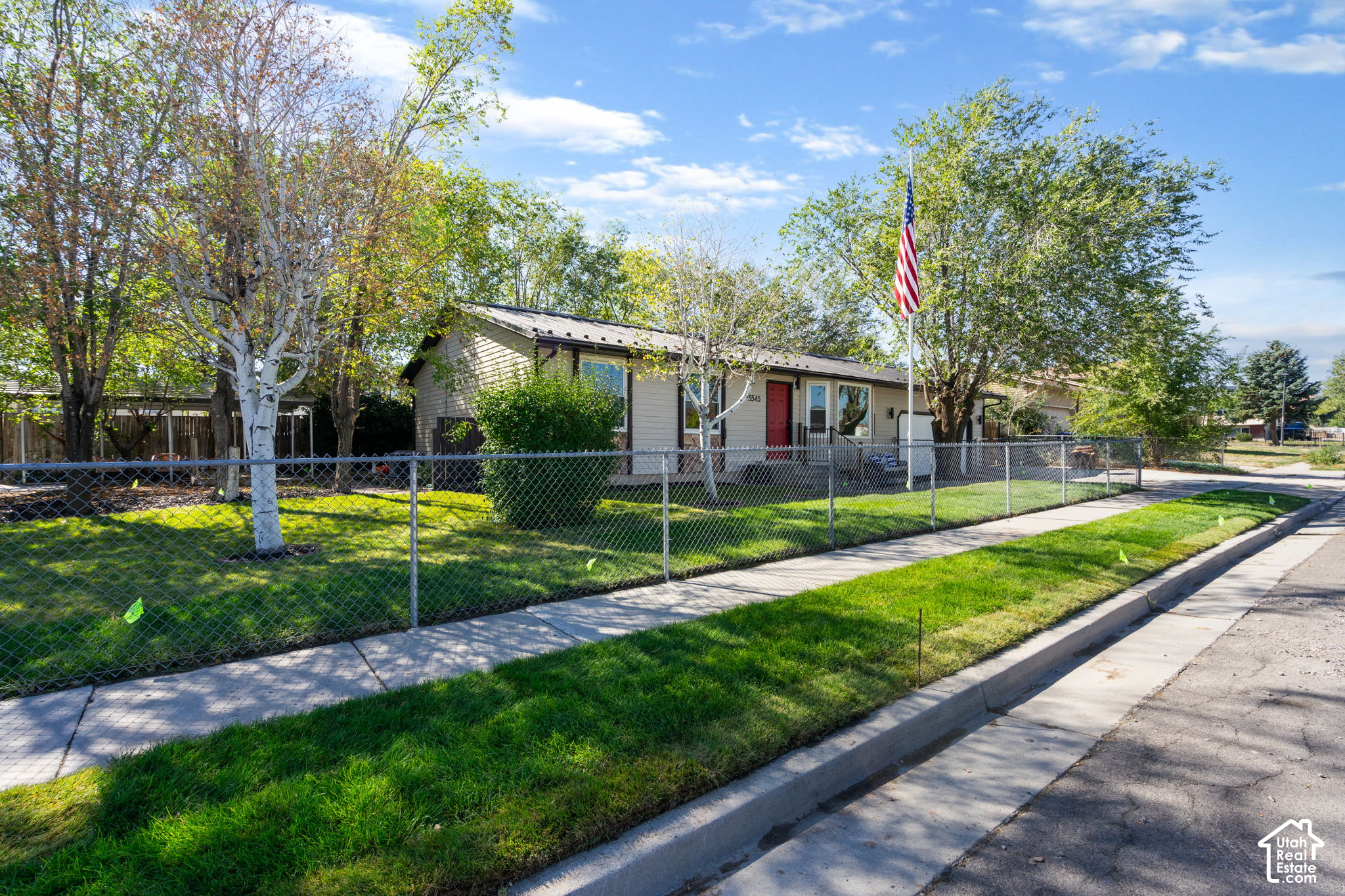 main property photo 25