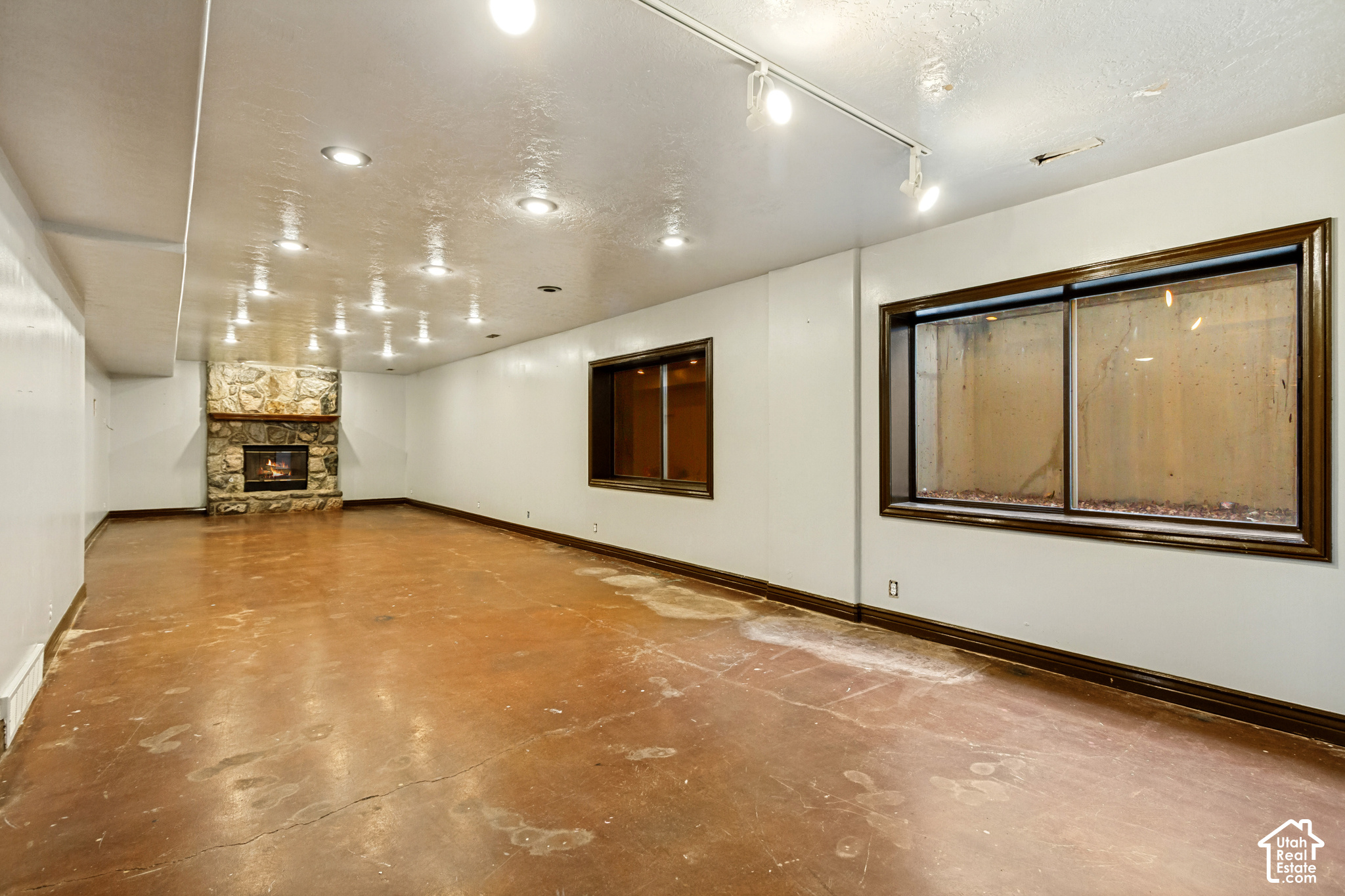 main property photo 59