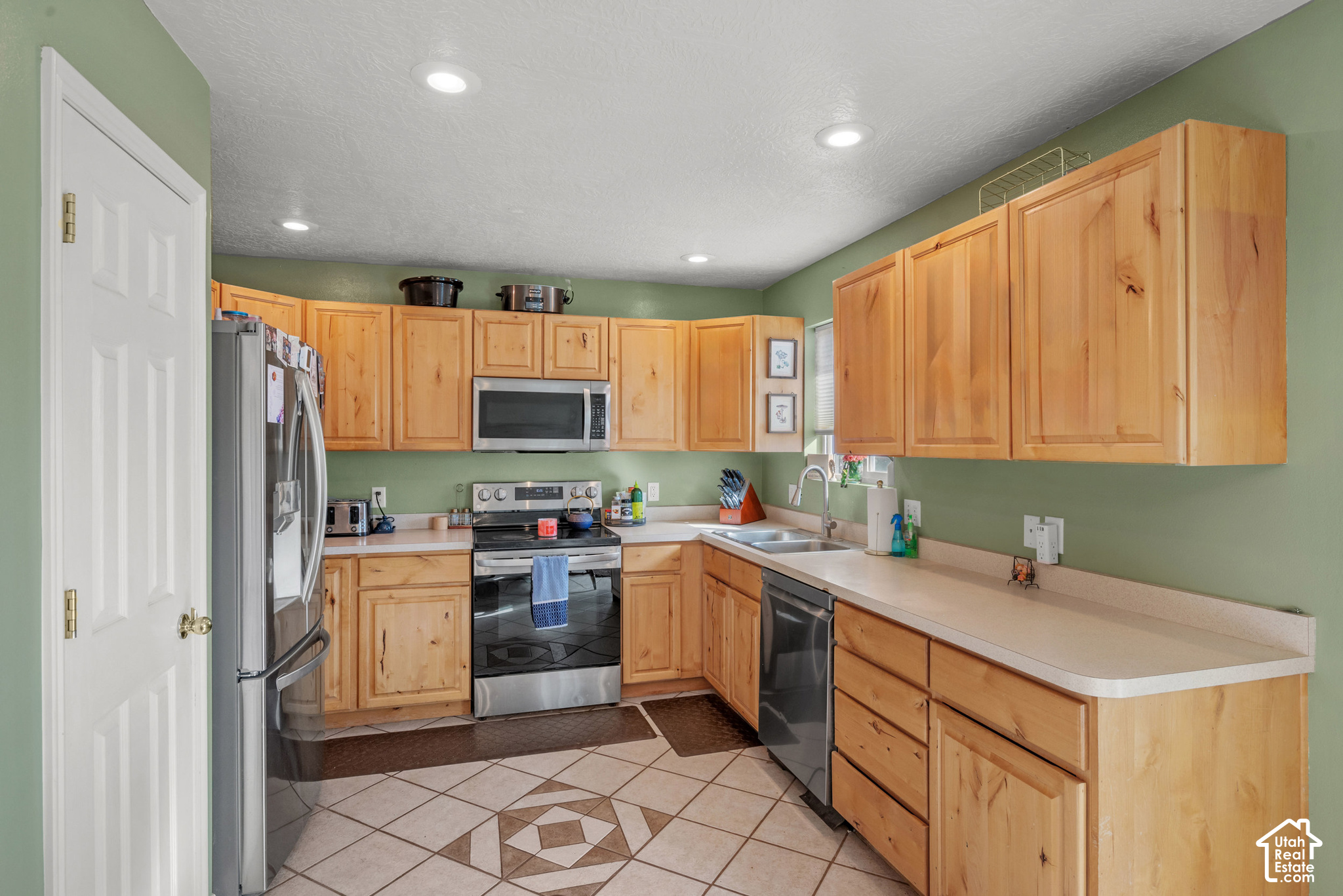 main property photo 6