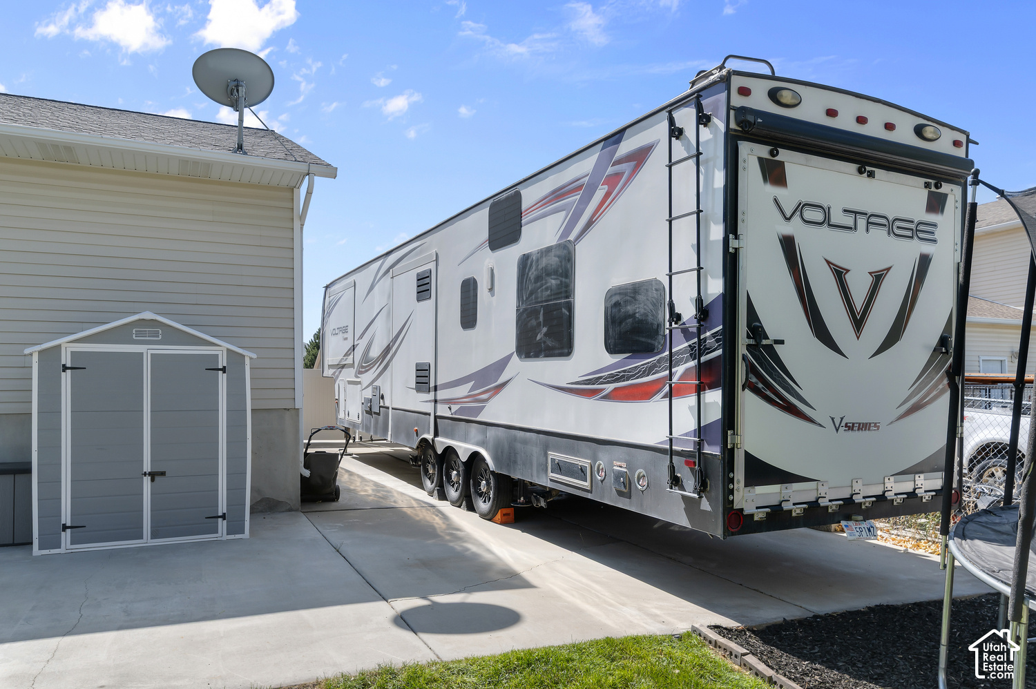 main property photo 28