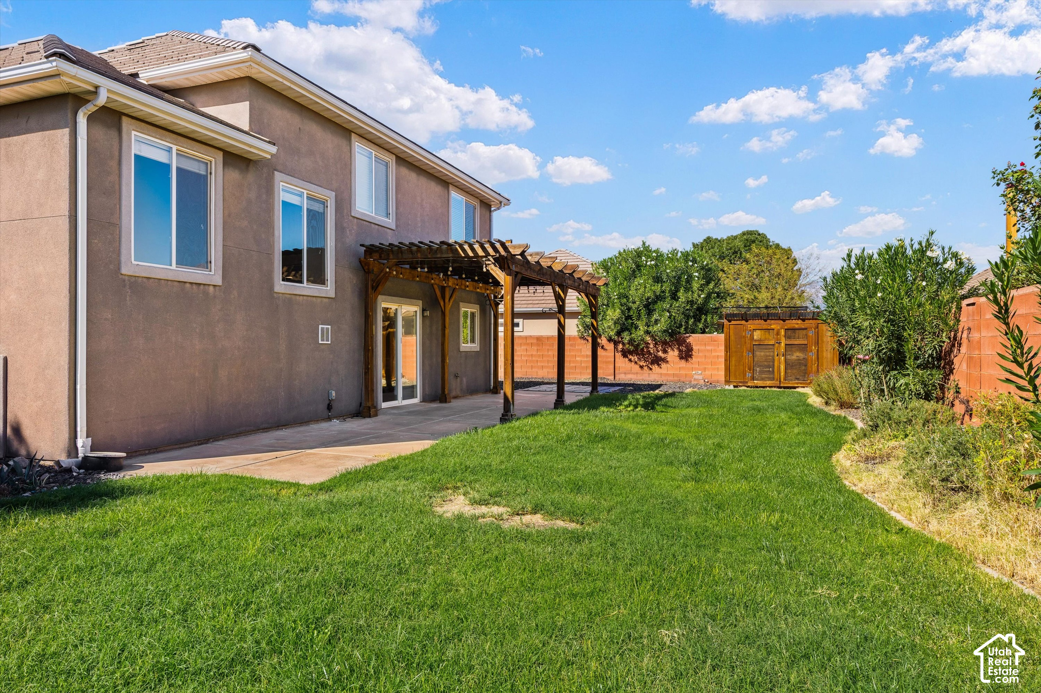 main property photo 23