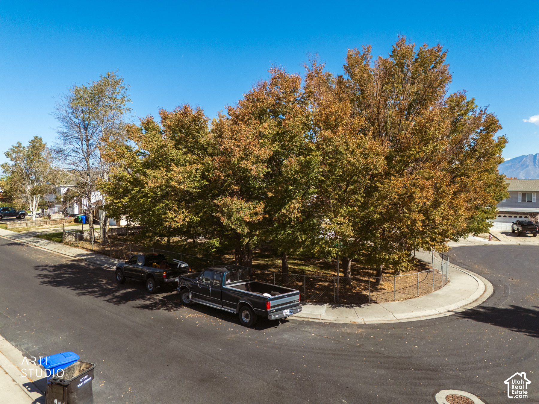 main property photo 32