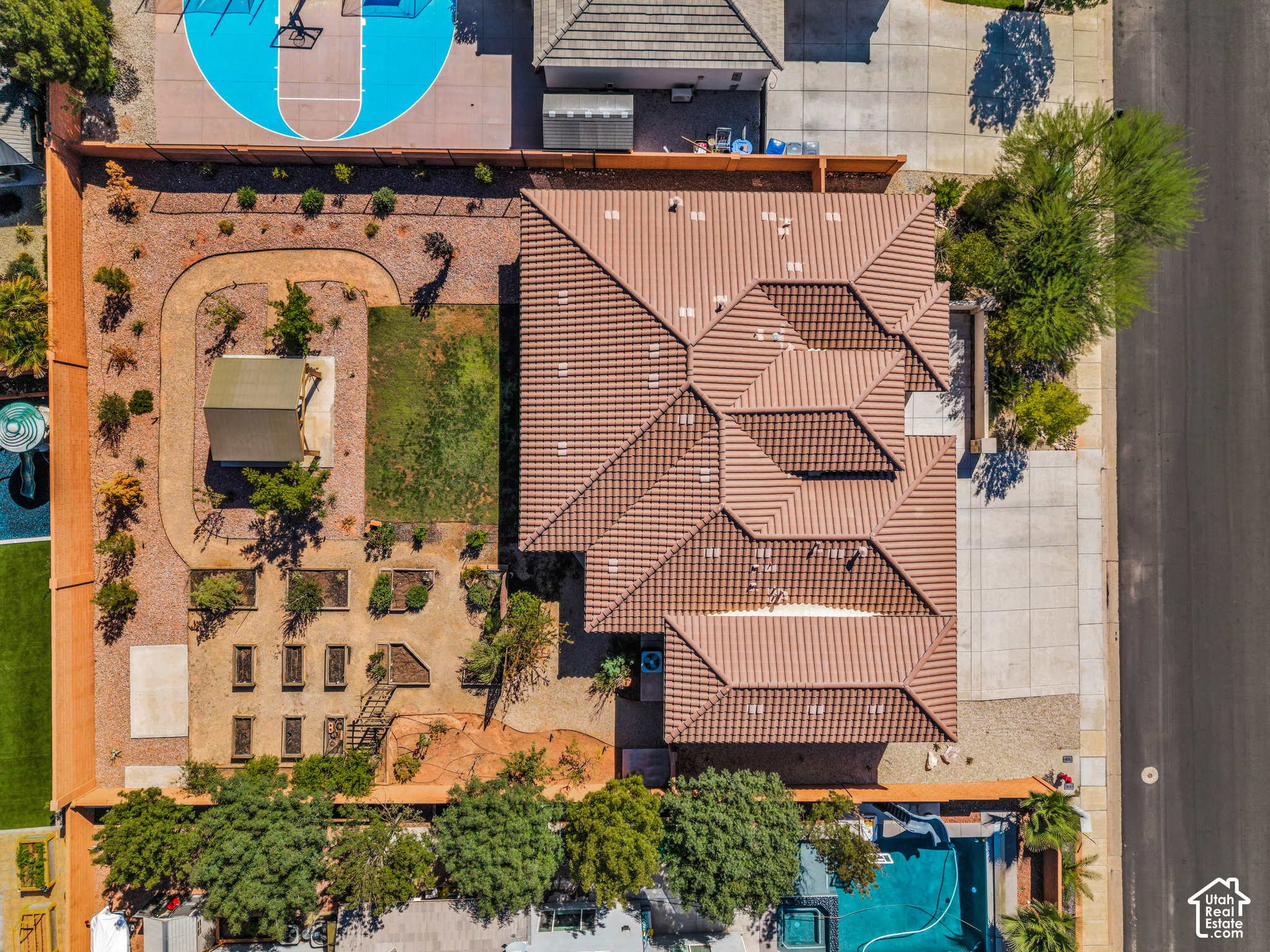main property photo 32