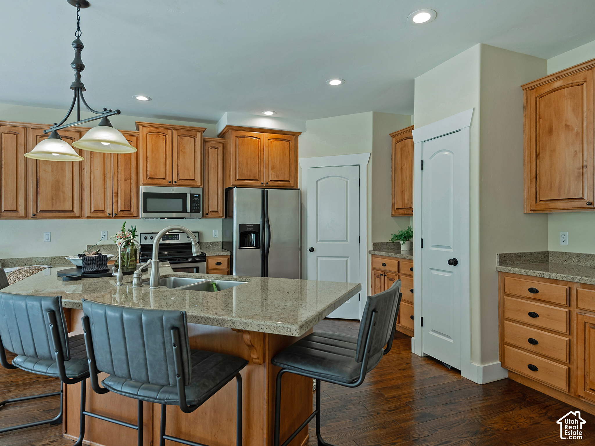 main property photo 14