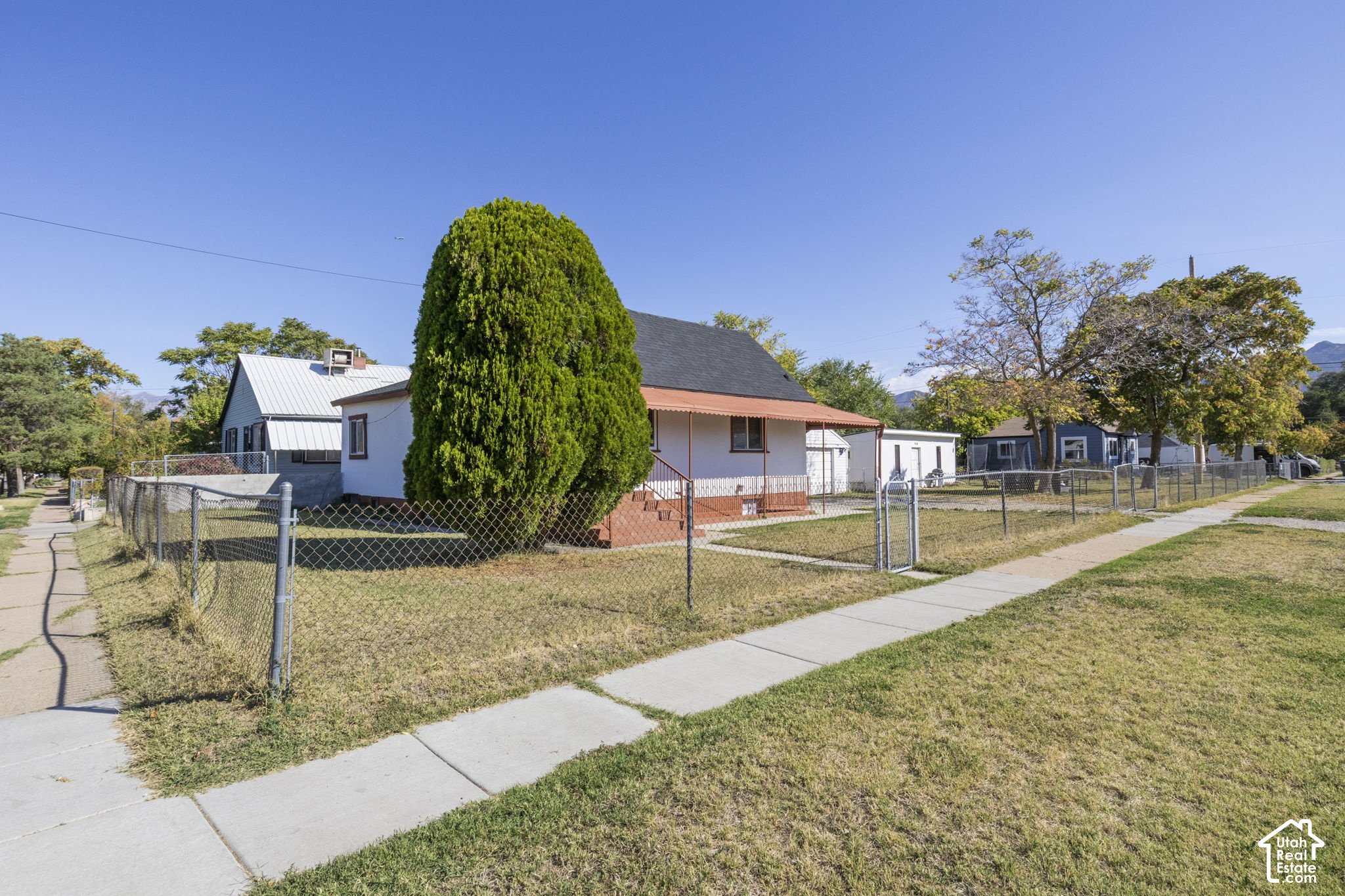 main property photo 20
