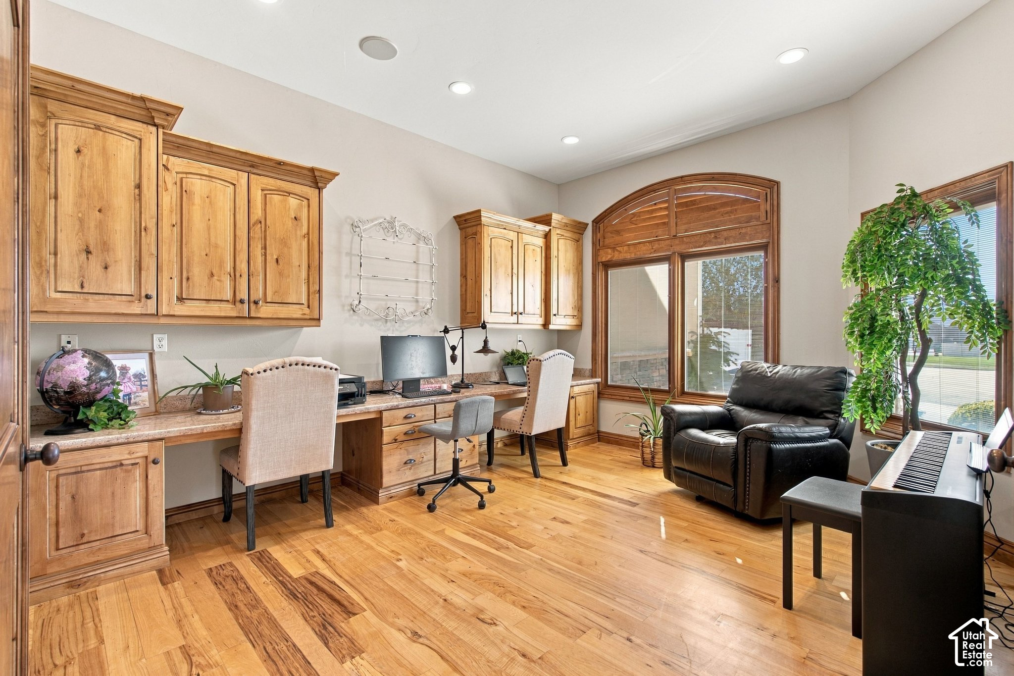 main property photo 8